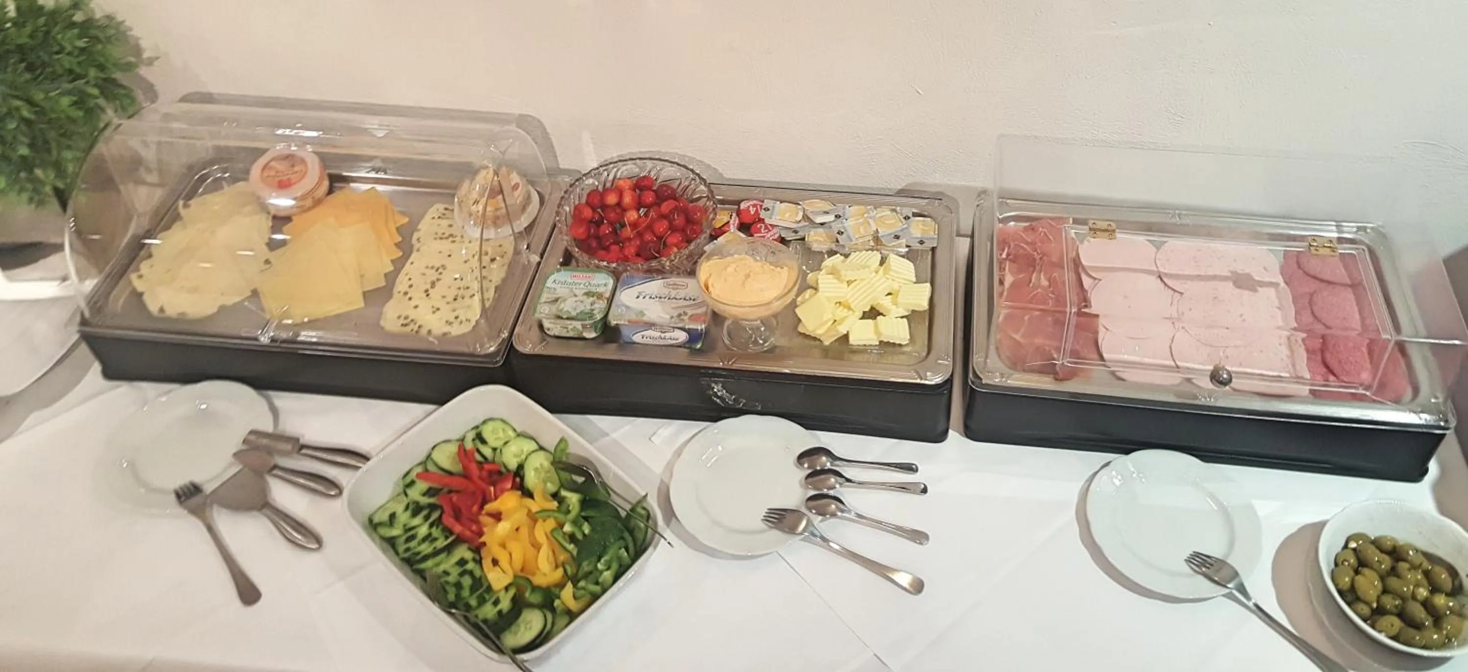 Buffet breakfast in Landgasthaus Bonn