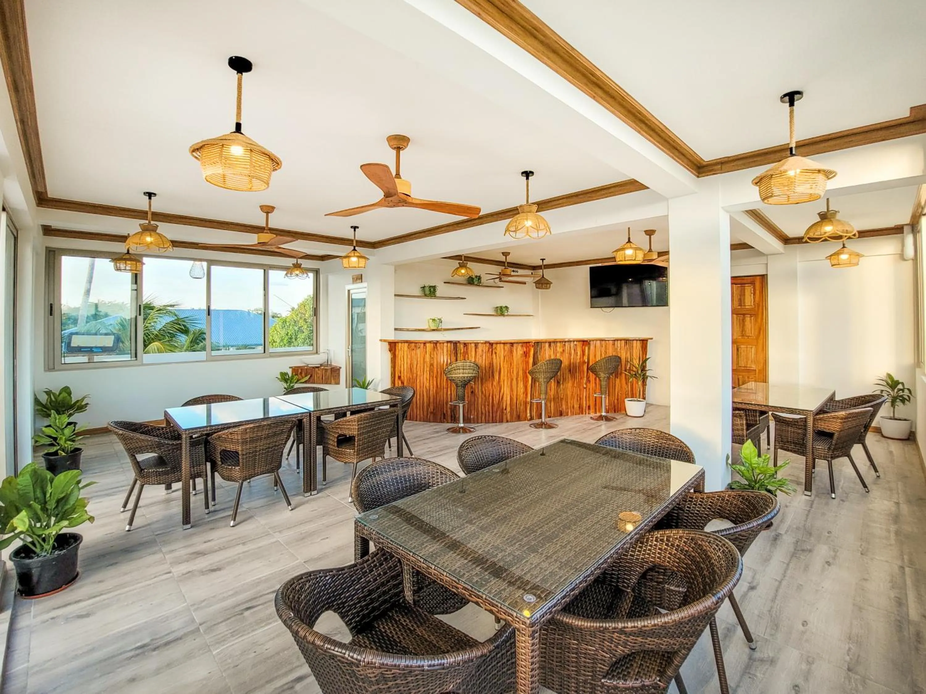 Restaurant/places to eat in Jeym Lodge