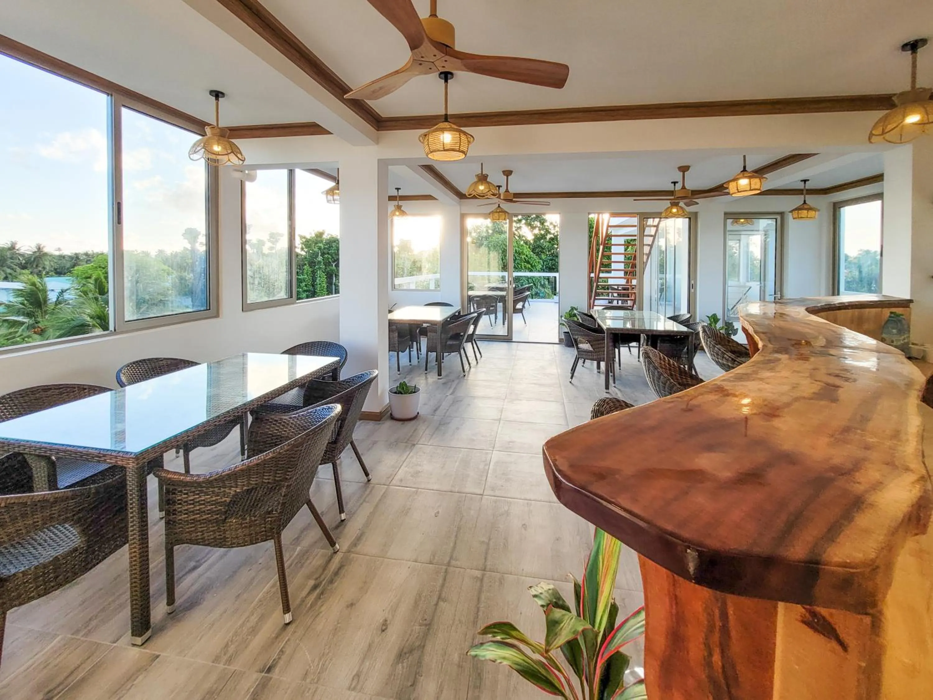 Restaurant/places to eat in Jeym Lodge