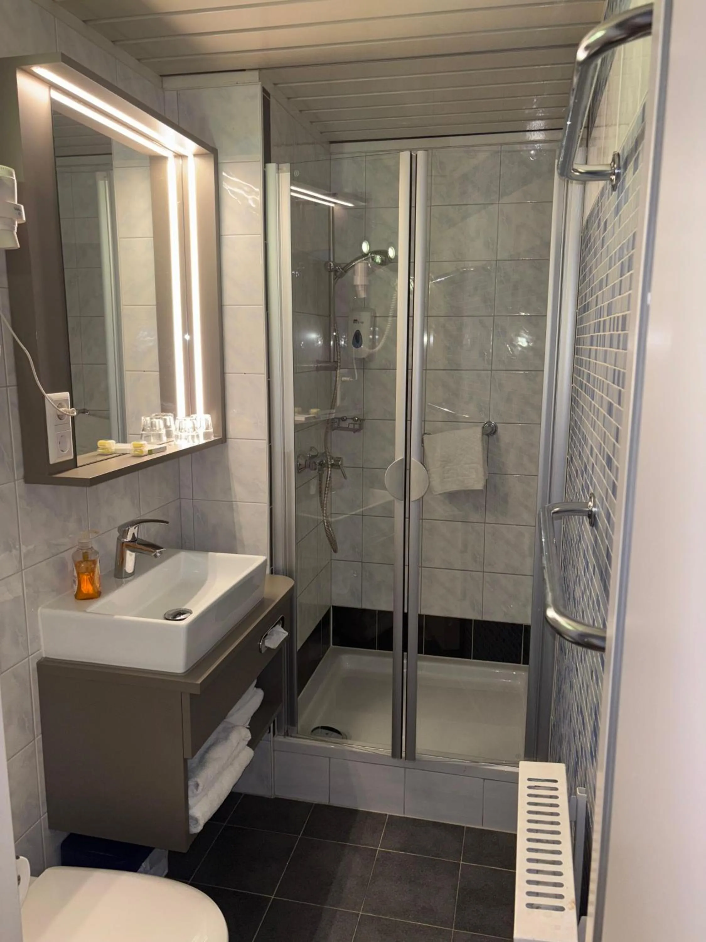 Shower in Gästehaus Centro in Konstanz