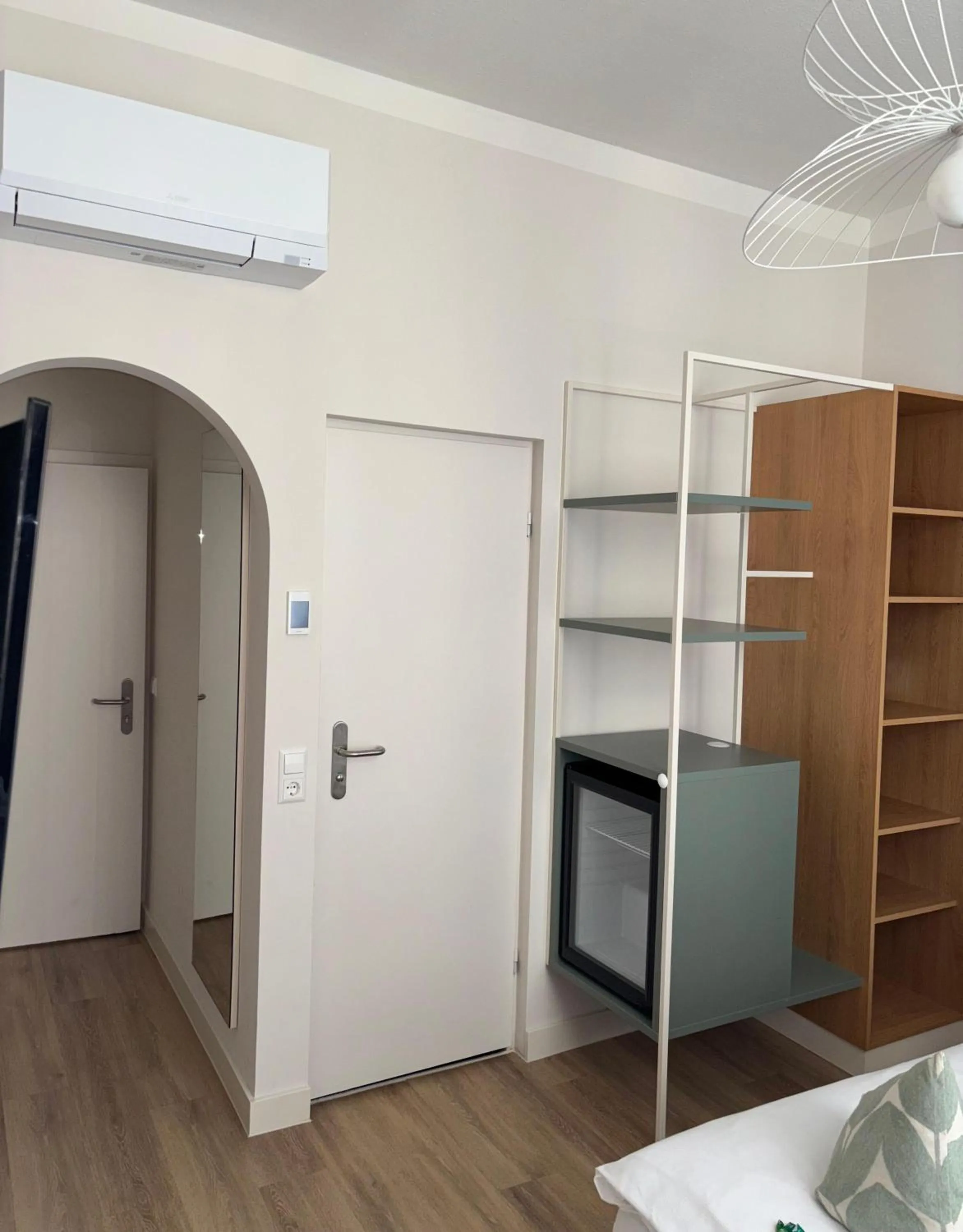 wardrobe in Gästehaus Centro in Konstanz