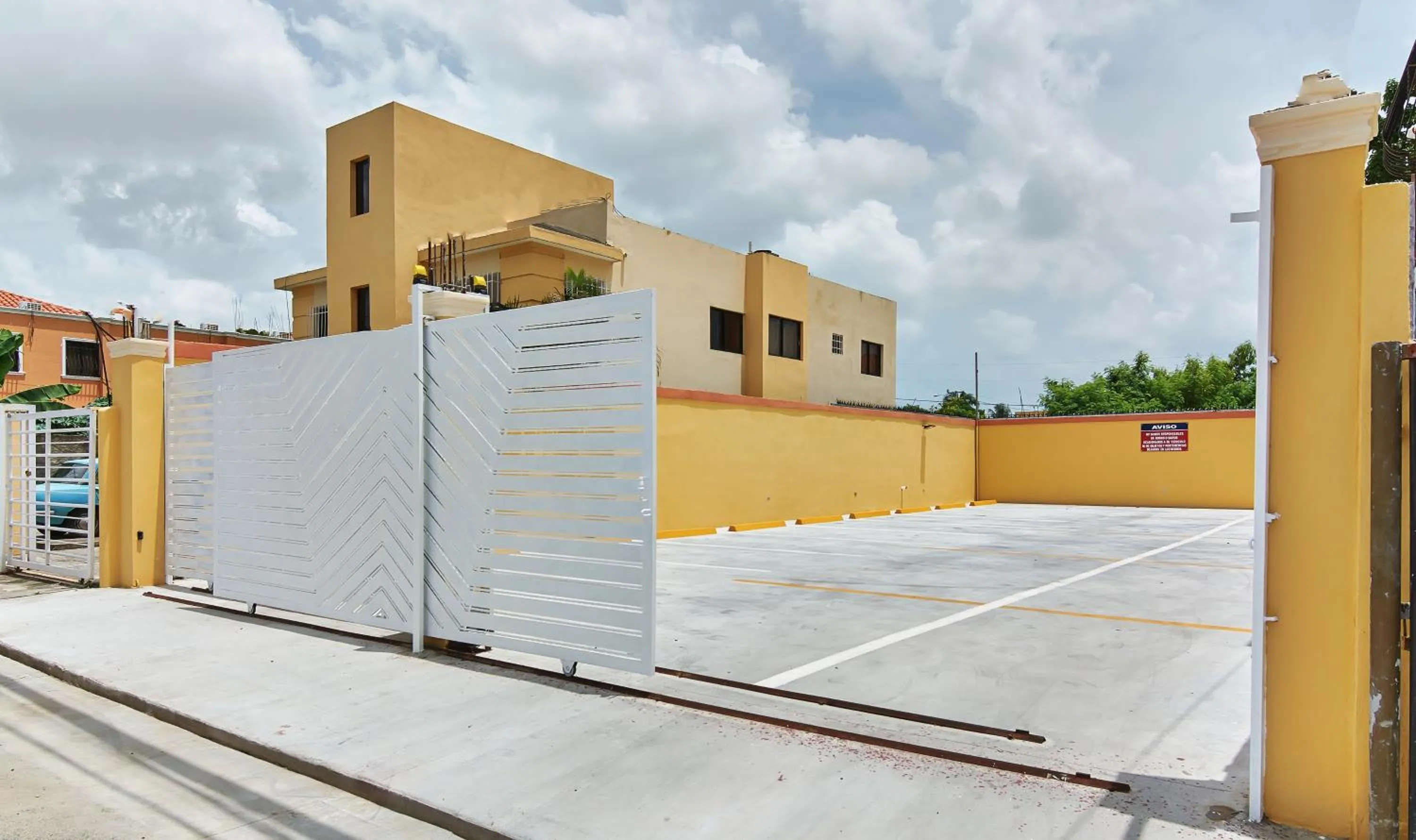 Parking in Tropical Island Apartahotel