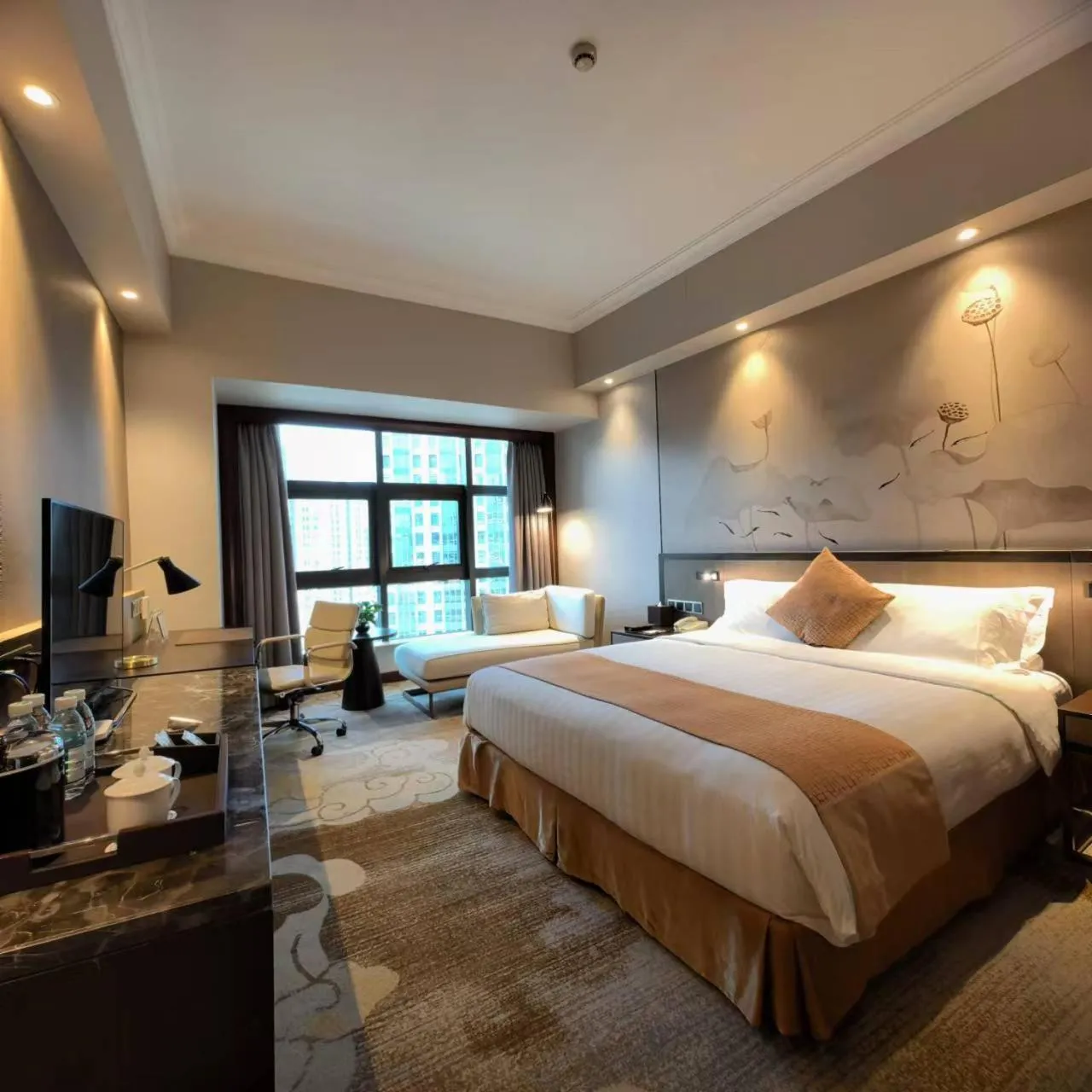 Photo of the whole room, Bed in Jin Jiang Pine City Hotel