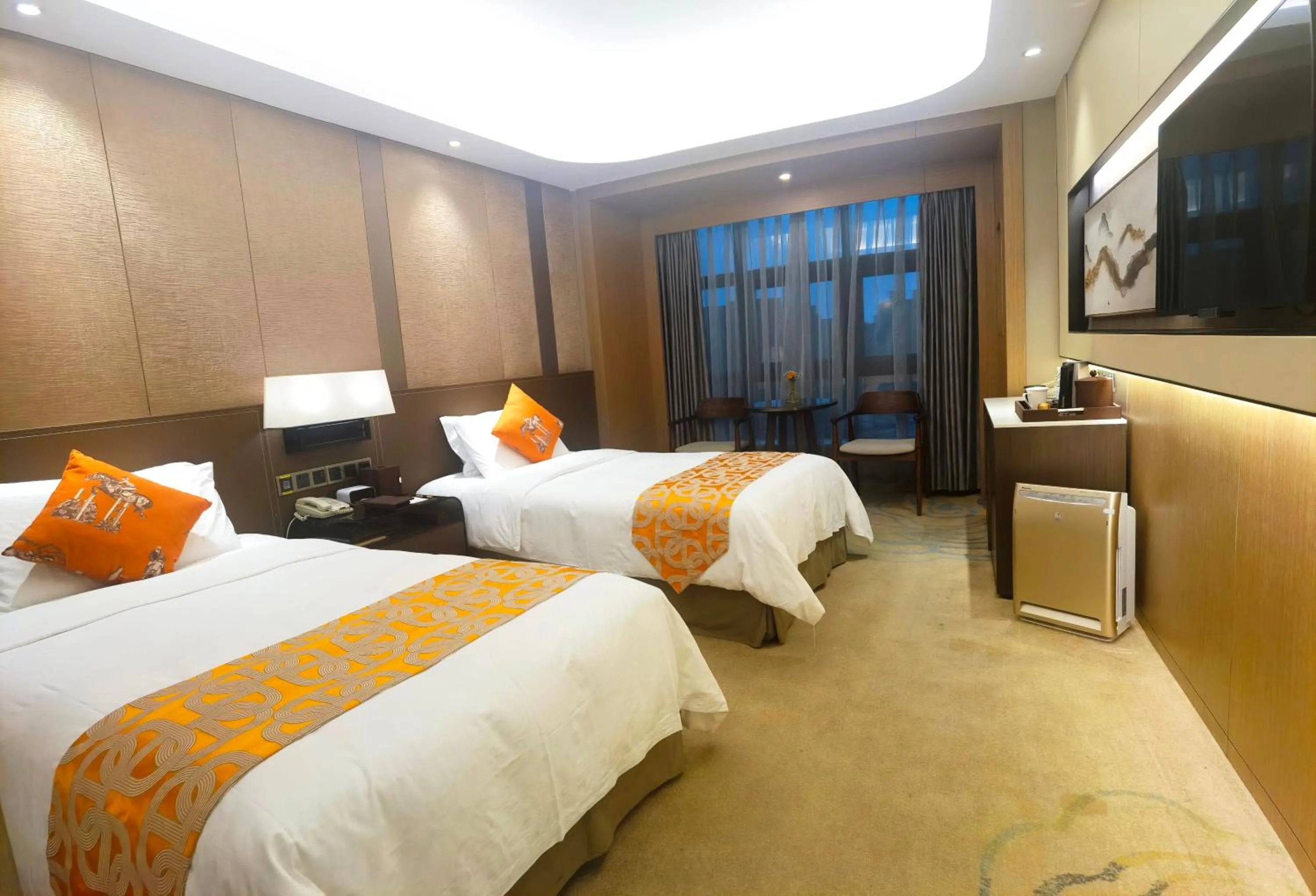 Photo of the whole room, Bed in Jin Jiang Pine City Hotel