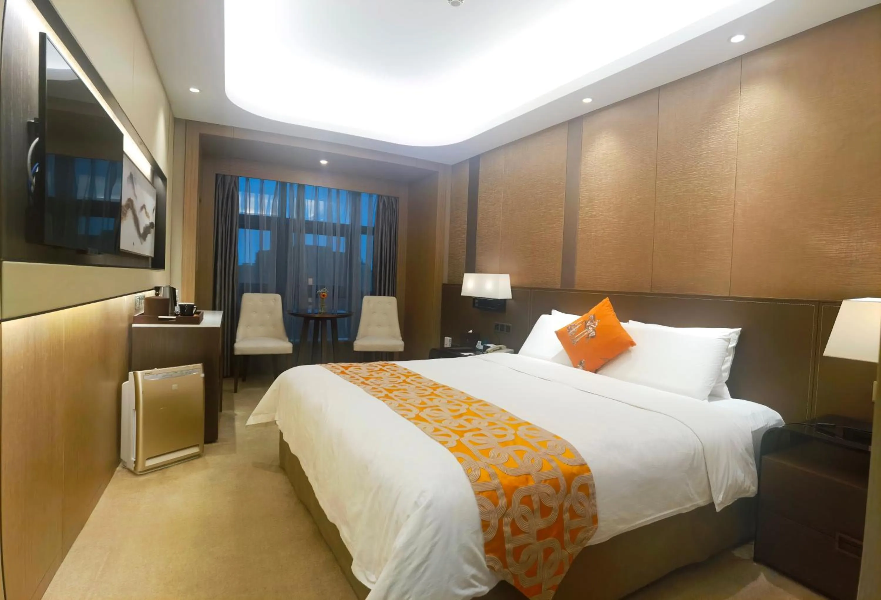 Photo of the whole room, Bed in Jin Jiang Pine City Hotel