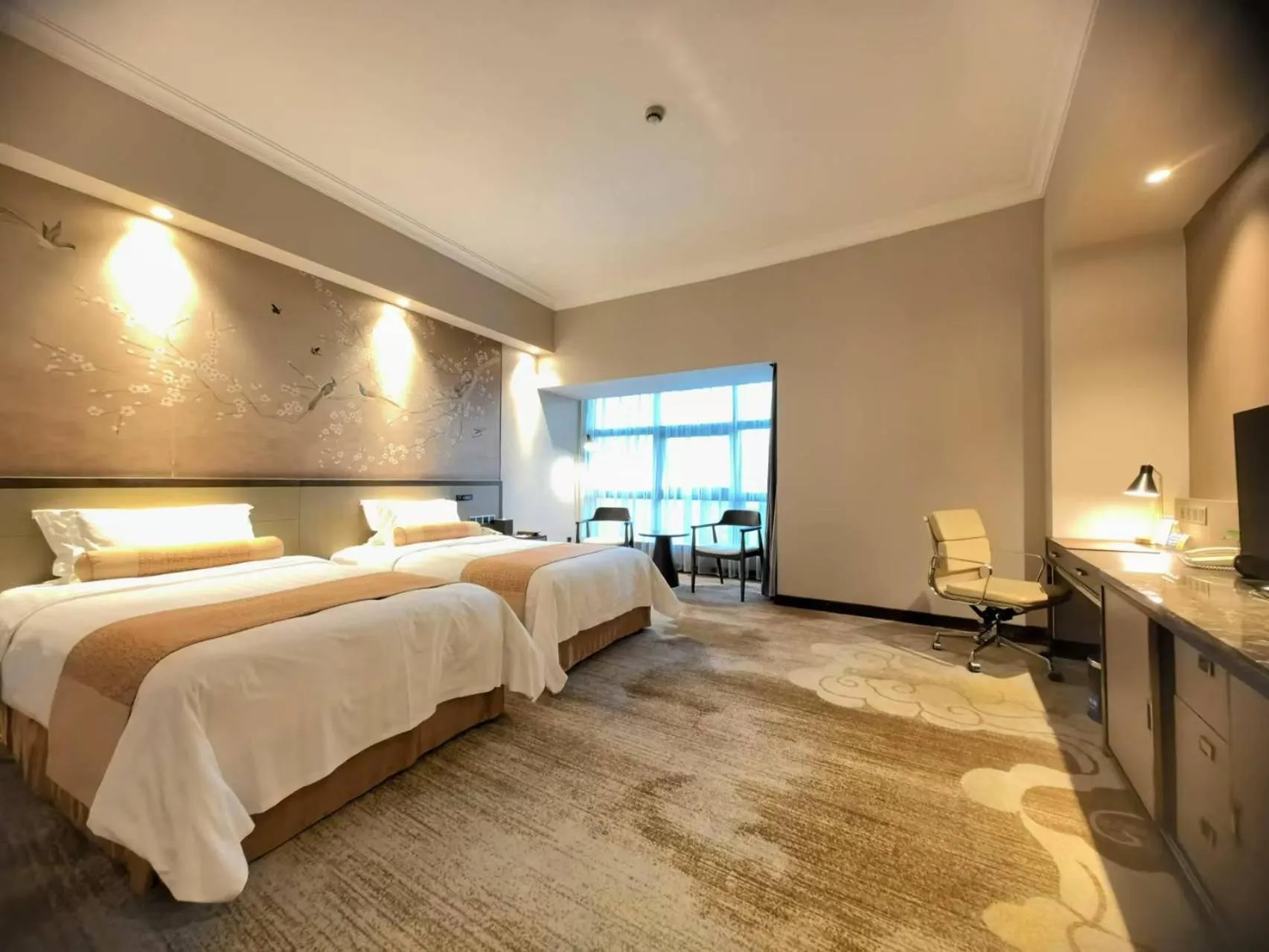 Photo of the whole room, Bed in Jin Jiang Pine City Hotel