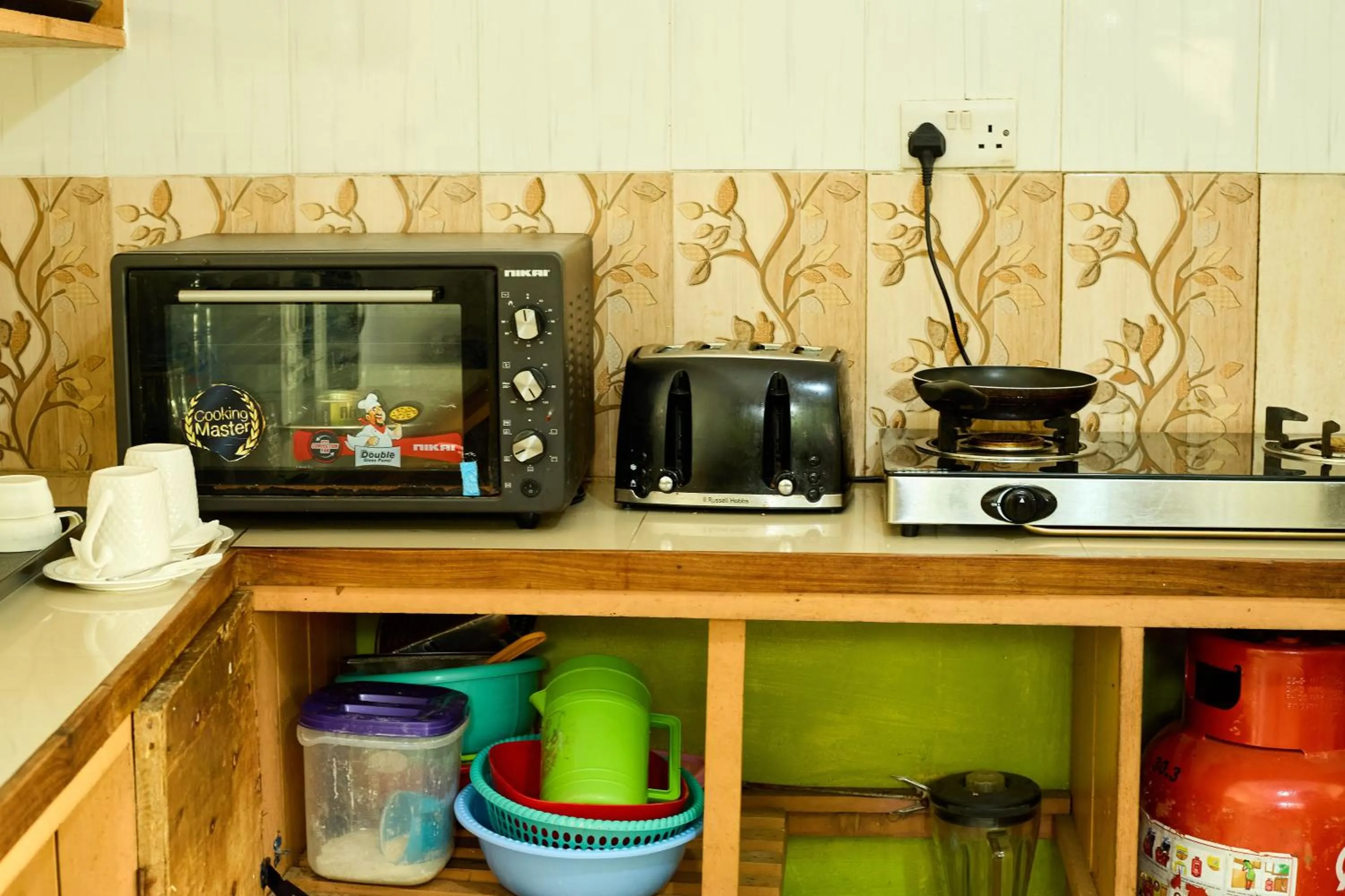 Kitchen or kitchenette in L&J Modern Backpackers Kinondoni