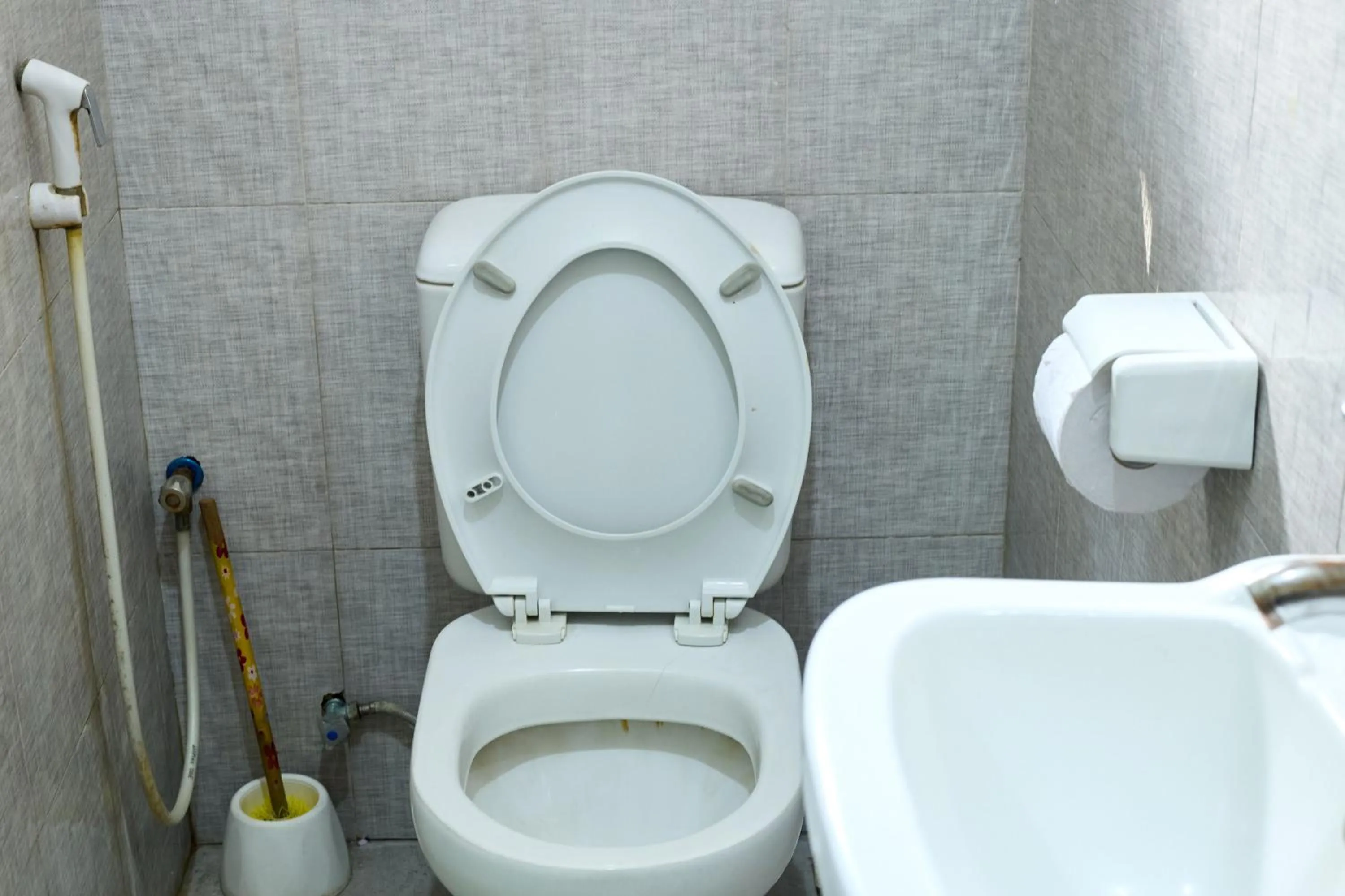 Toilet in L&J Modern Backpackers Kinondoni