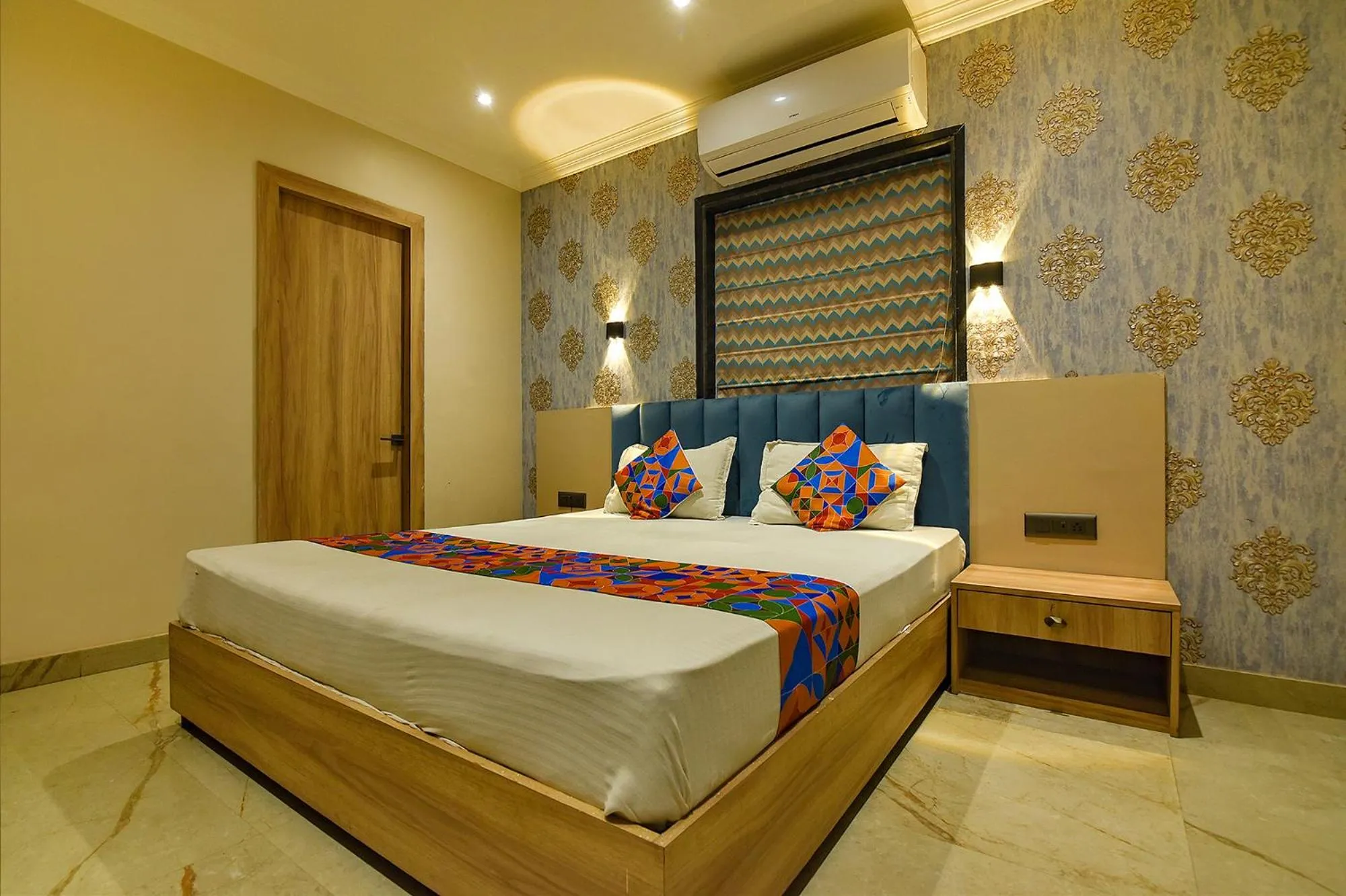 Bed in FabHotel Clive Regency Lovelock - Nr Kolkata Airport