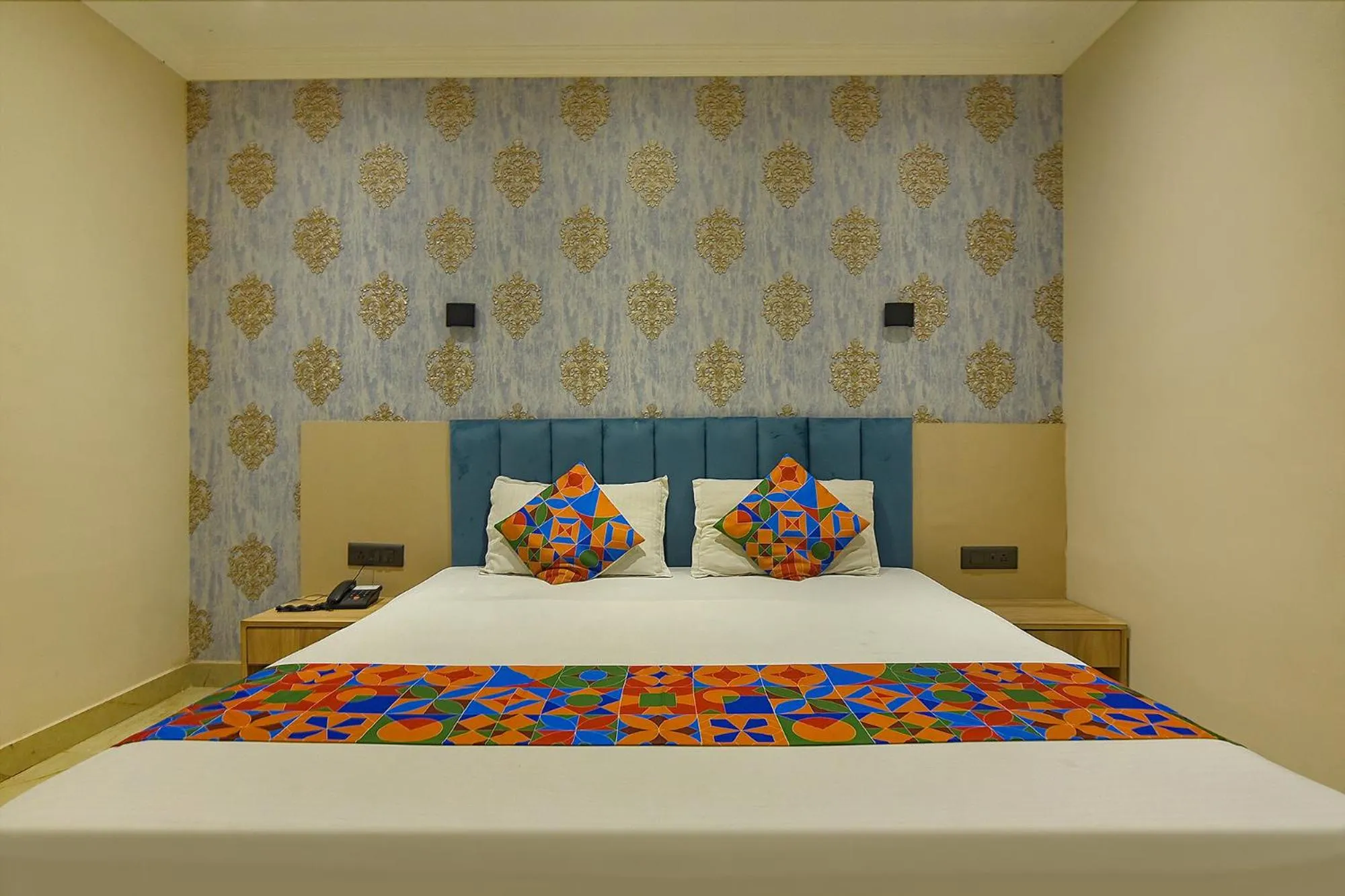Bed in FabHotel Clive Regency Lovelock - Nr Kolkata Airport