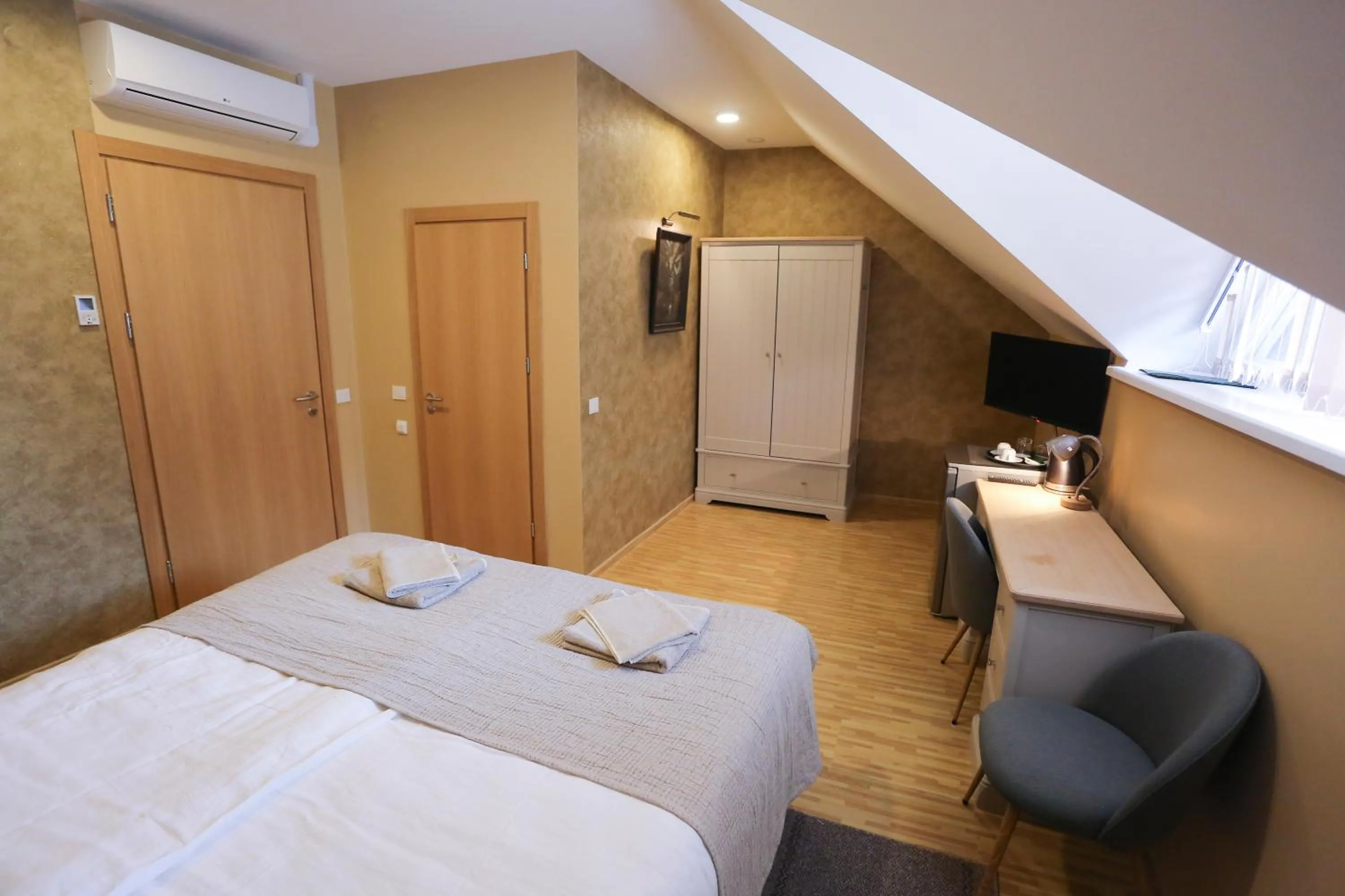 Photo of the whole room, Bed in Hotel Jonapolis