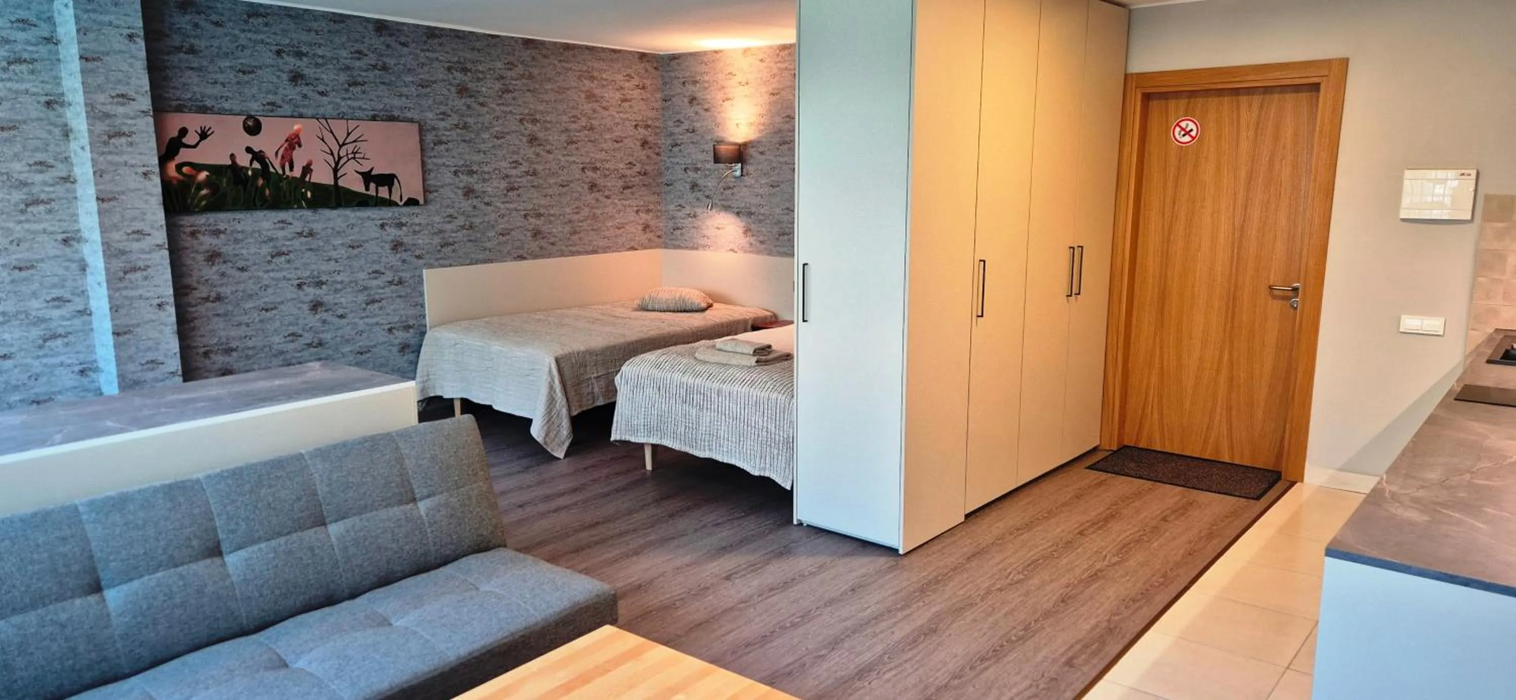 wardrobe, Bed in Hotel Jonapolis