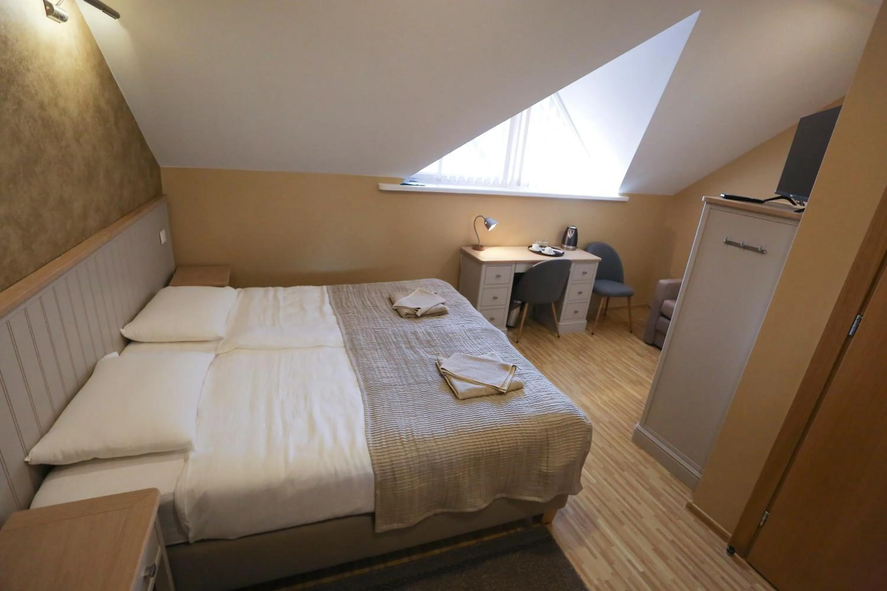 Photo of the whole room, Bed in Hotel Jonapolis