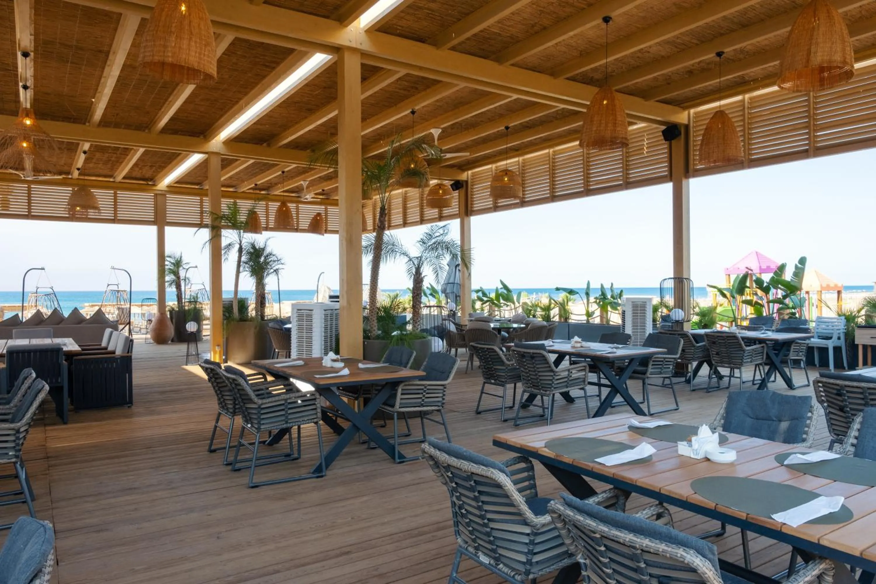 Restaurant/places to eat in Liu Resorts