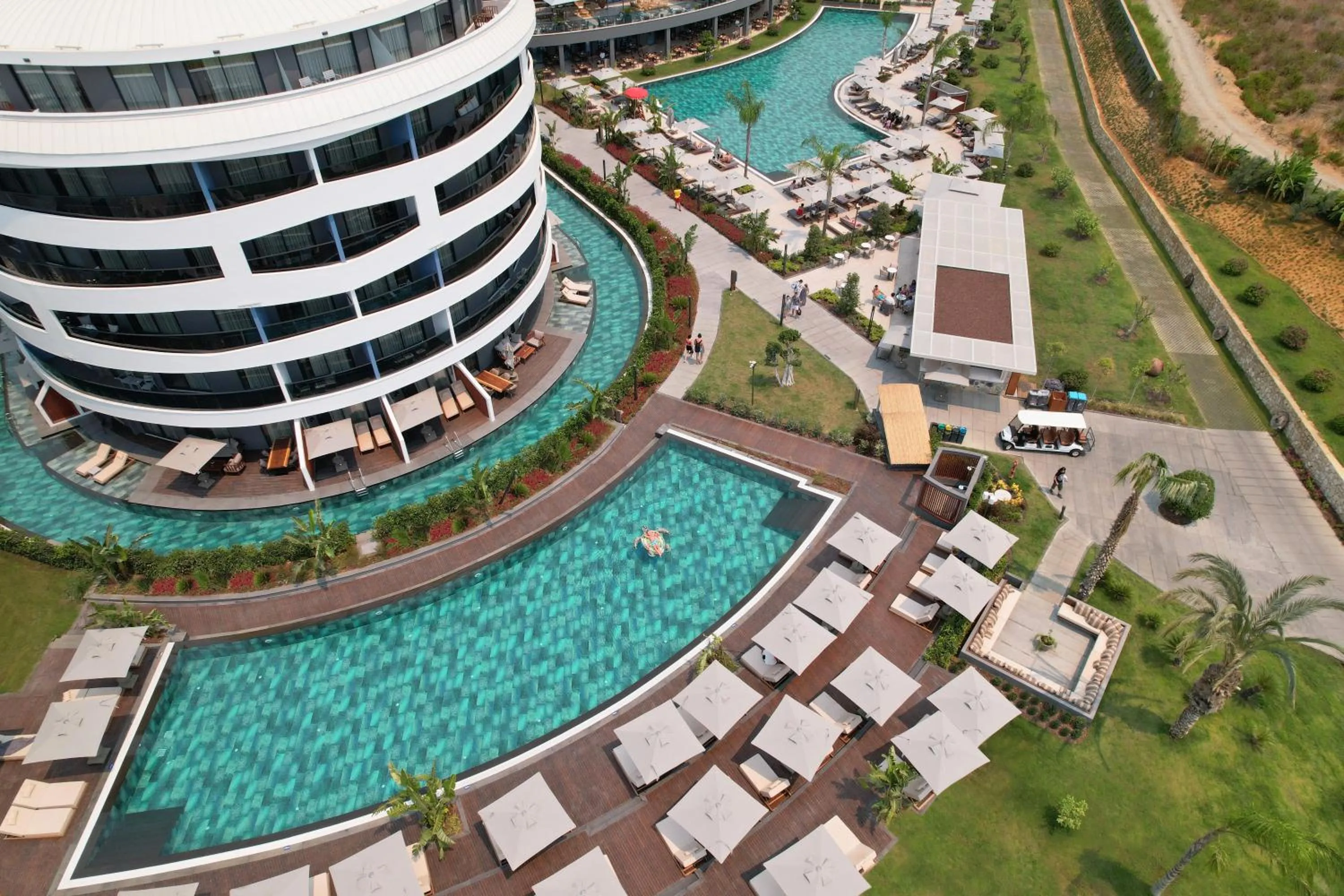 Property building in Liu Resorts