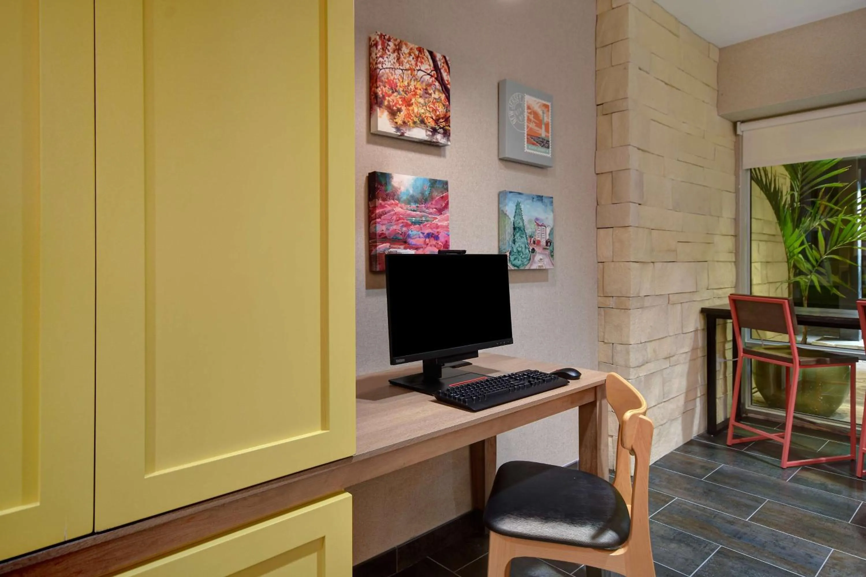 Lobby or reception in Home2 Suites East Hanover, NJ