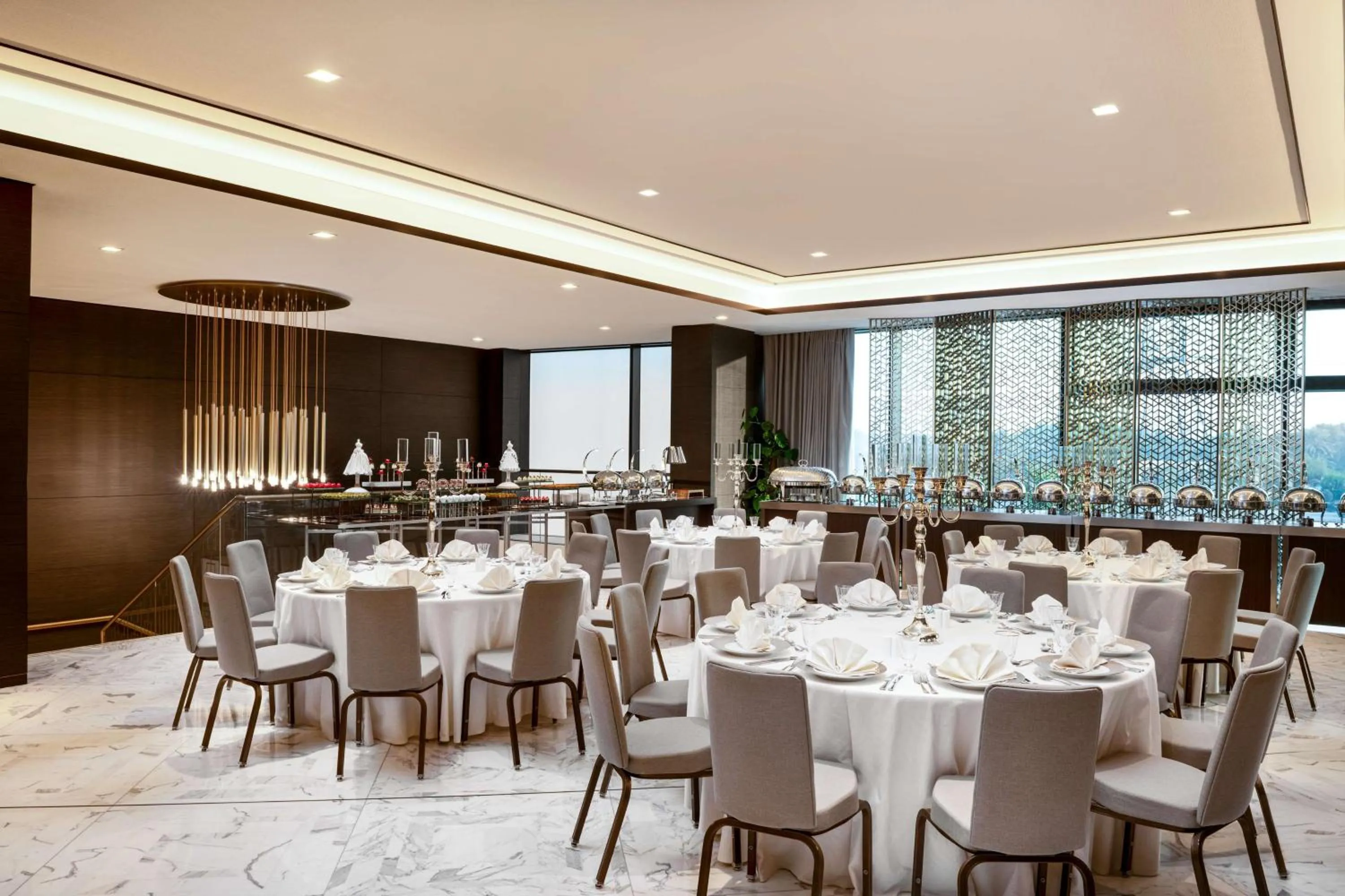 Restaurant/places to eat in Waldorf Astoria Kuwait