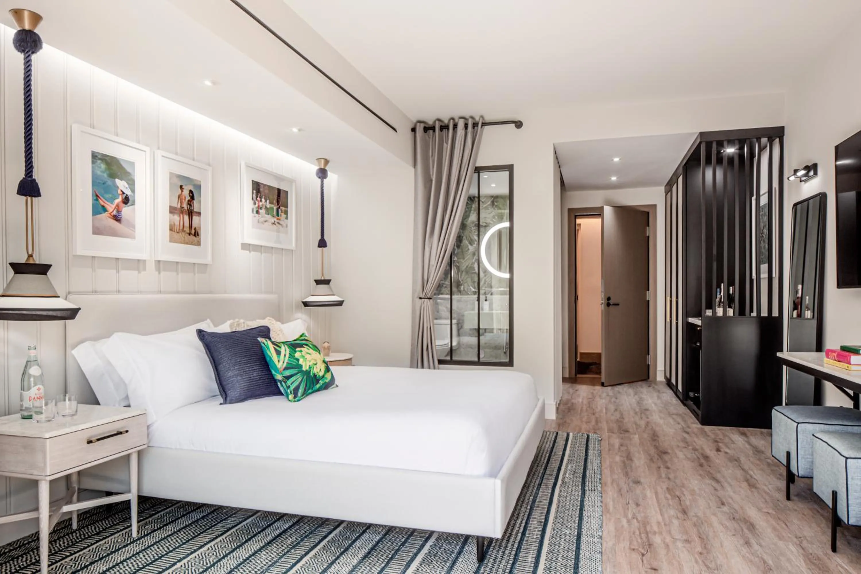 Bed in The Ray Hotel Delray Beach, Curio Collection By Hilton