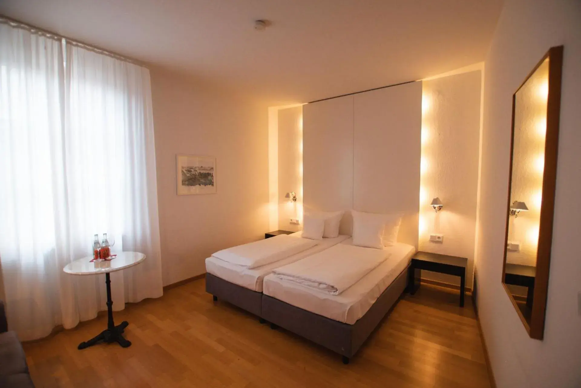 Comfort Double Room - single occupancy in Hotel am Main Comfort Double Room - single occupancy in Hotel am Main