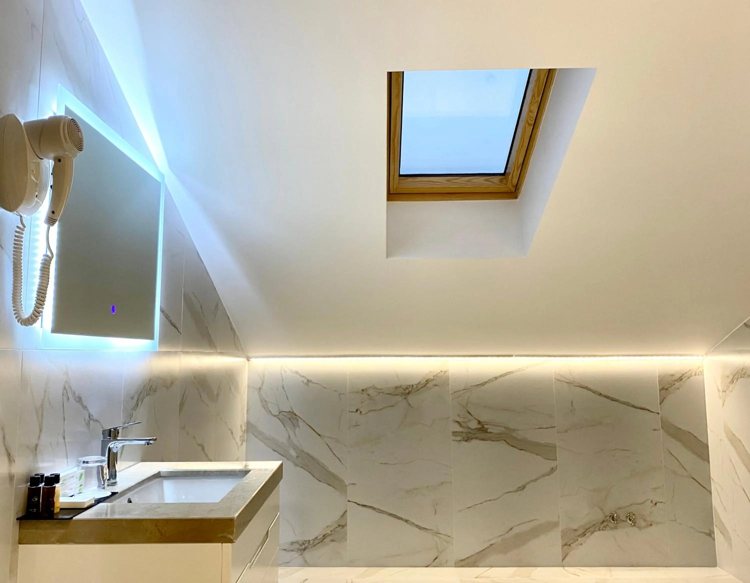 Bathroom in Primo Hotel