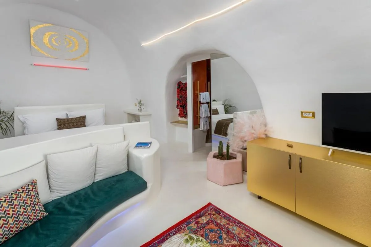 Communal lounge/ TV room in Canyon Santorini