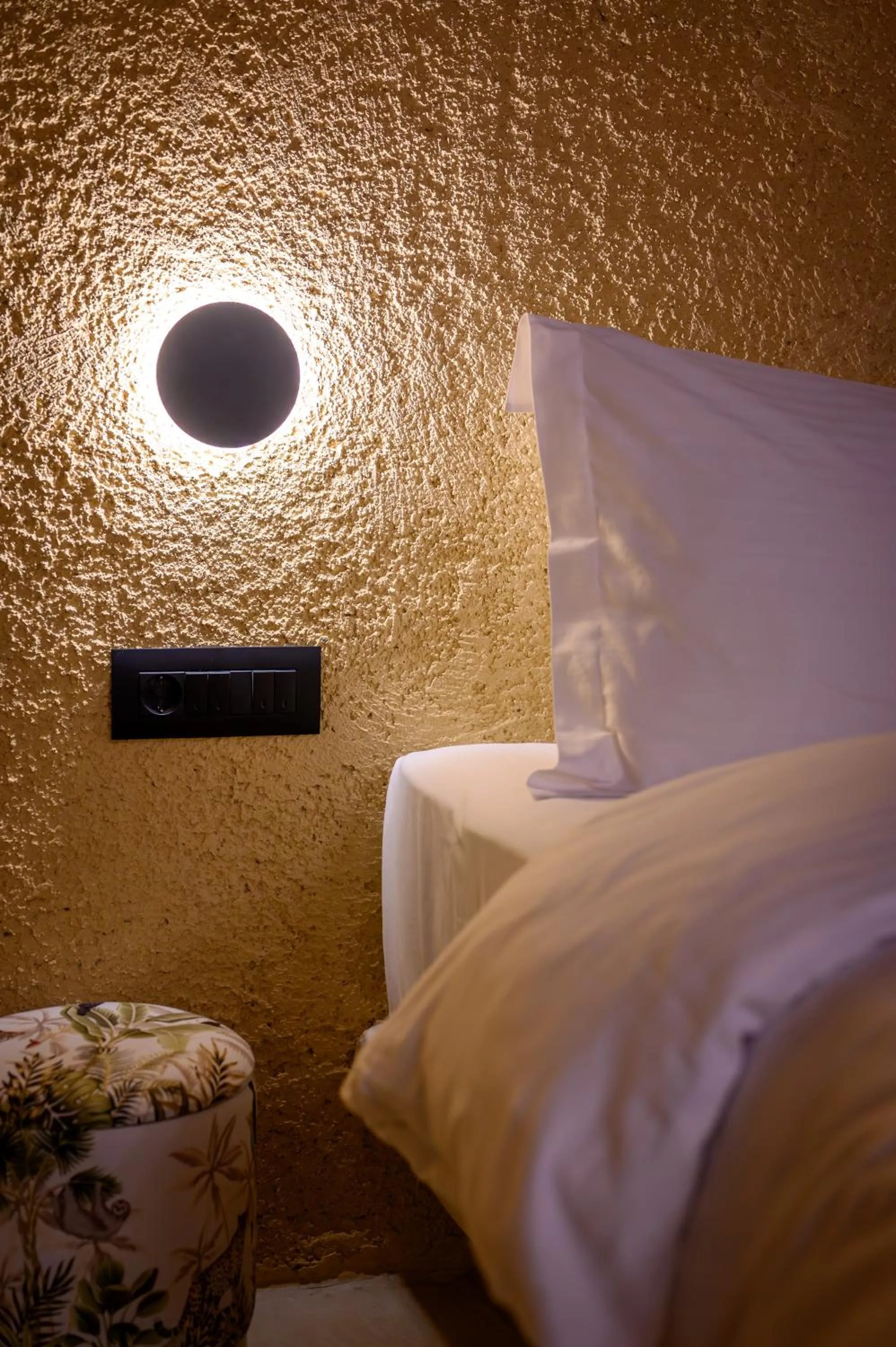 Bedroom, Bed in Canyon Santorini