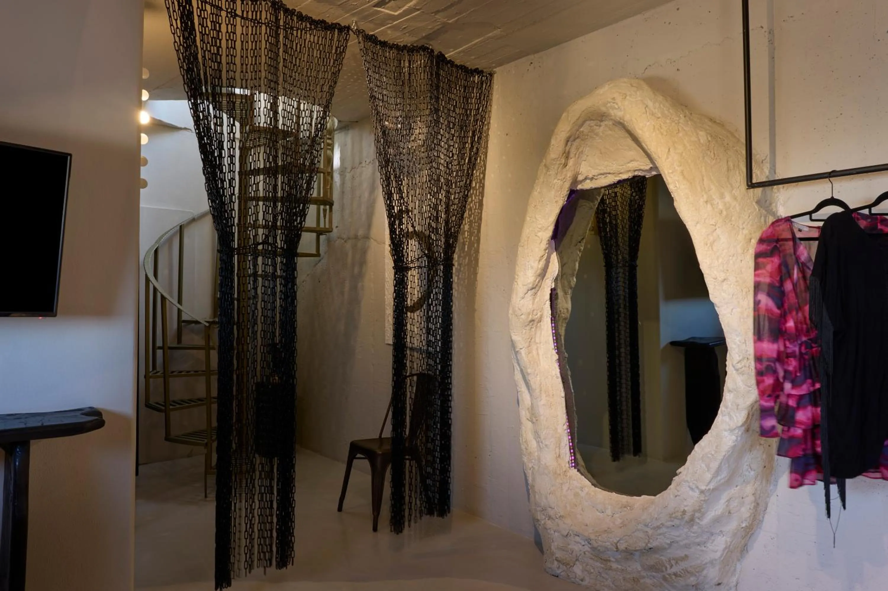 Photo of the whole room in Canyon Santorini