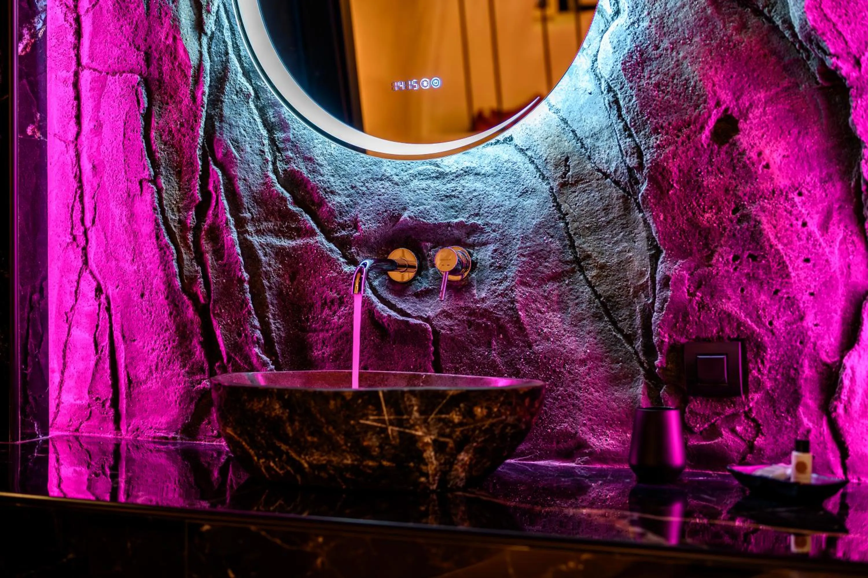 Bathroom in Canyon Santorini