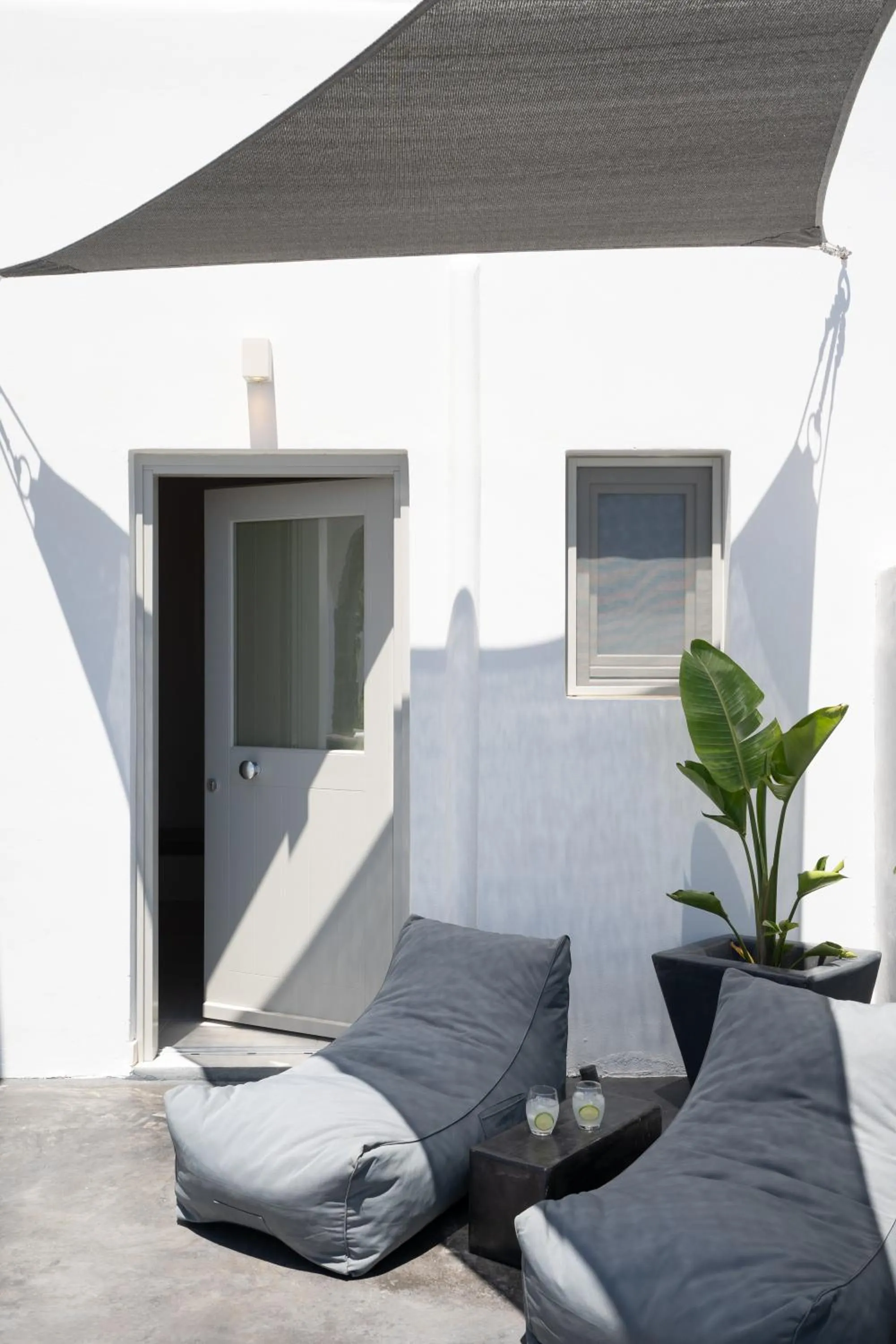 Seating area, Bed in Canyon Santorini