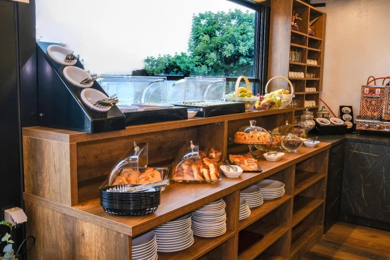 Restaurant/places to eat in THE NOVA HOTEL