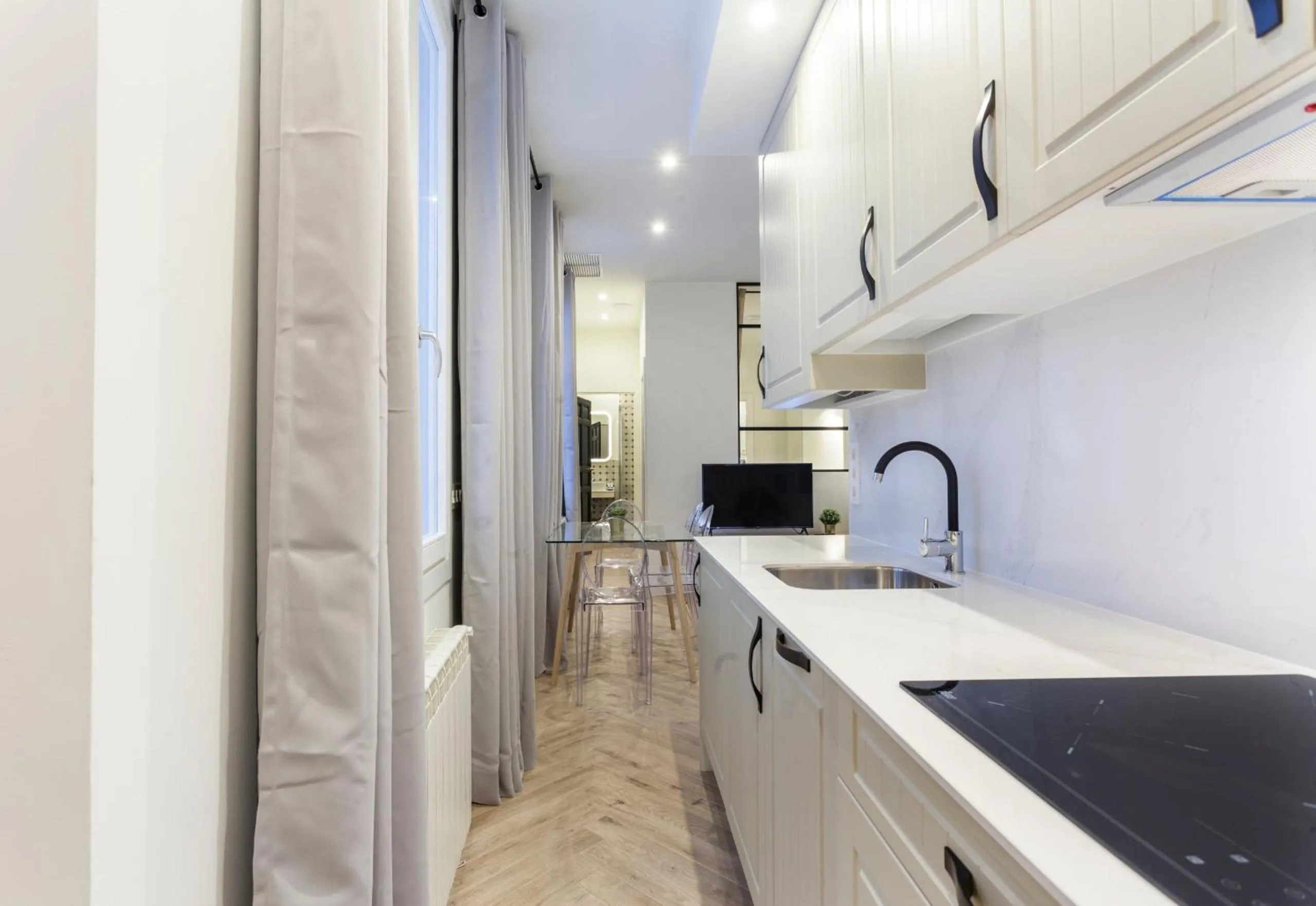 Kitchen or kitchenette in Zoko Suites en Madrid