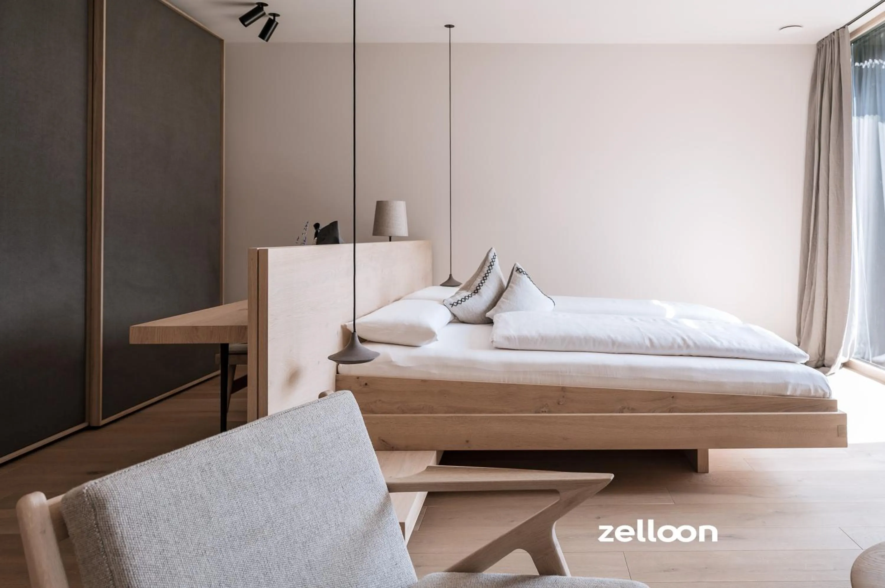 Photo of the whole room, Bed in zelloon boutique hotel