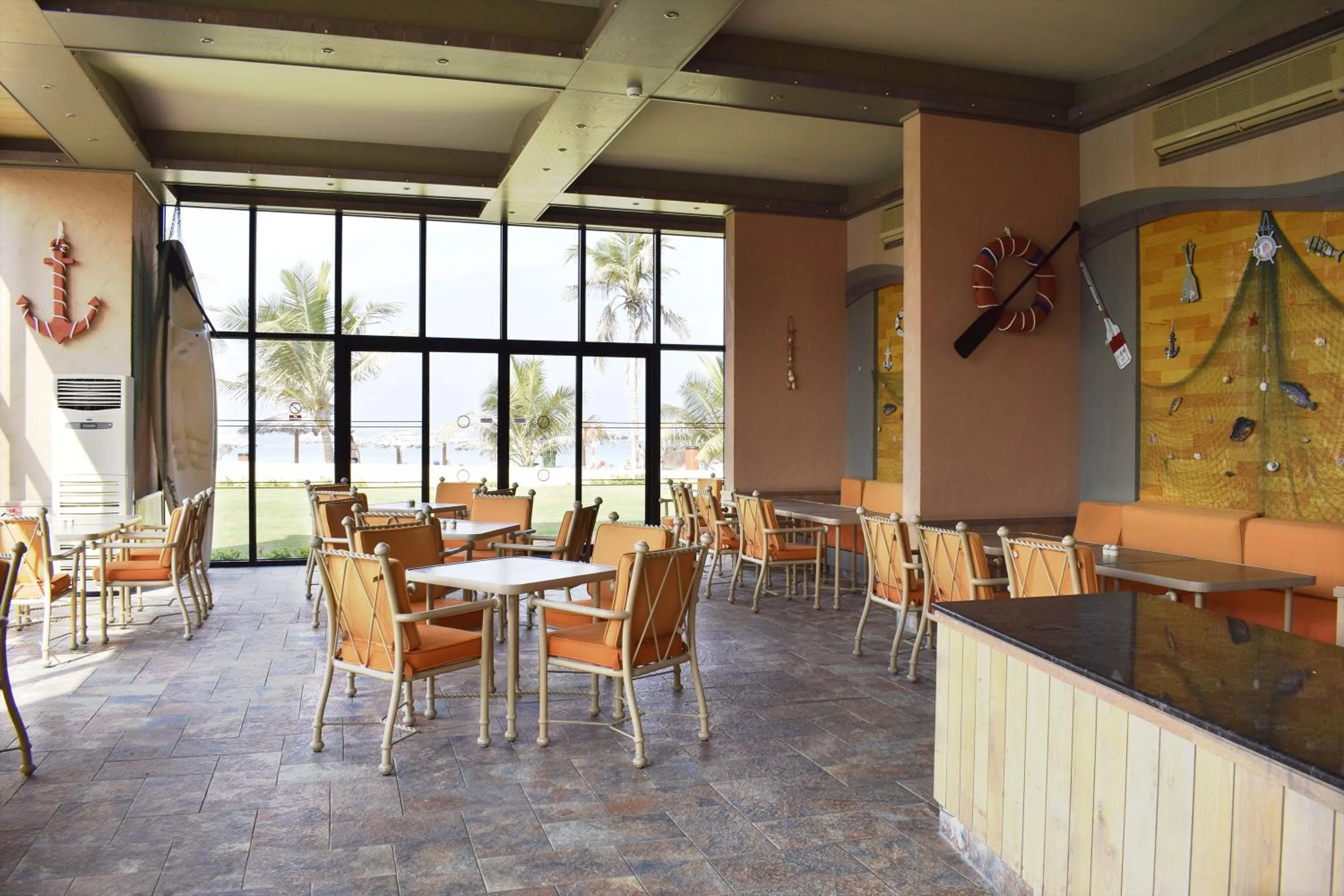 Restaurant/places to eat in Lou'lou'a Beach Resort Sharjah