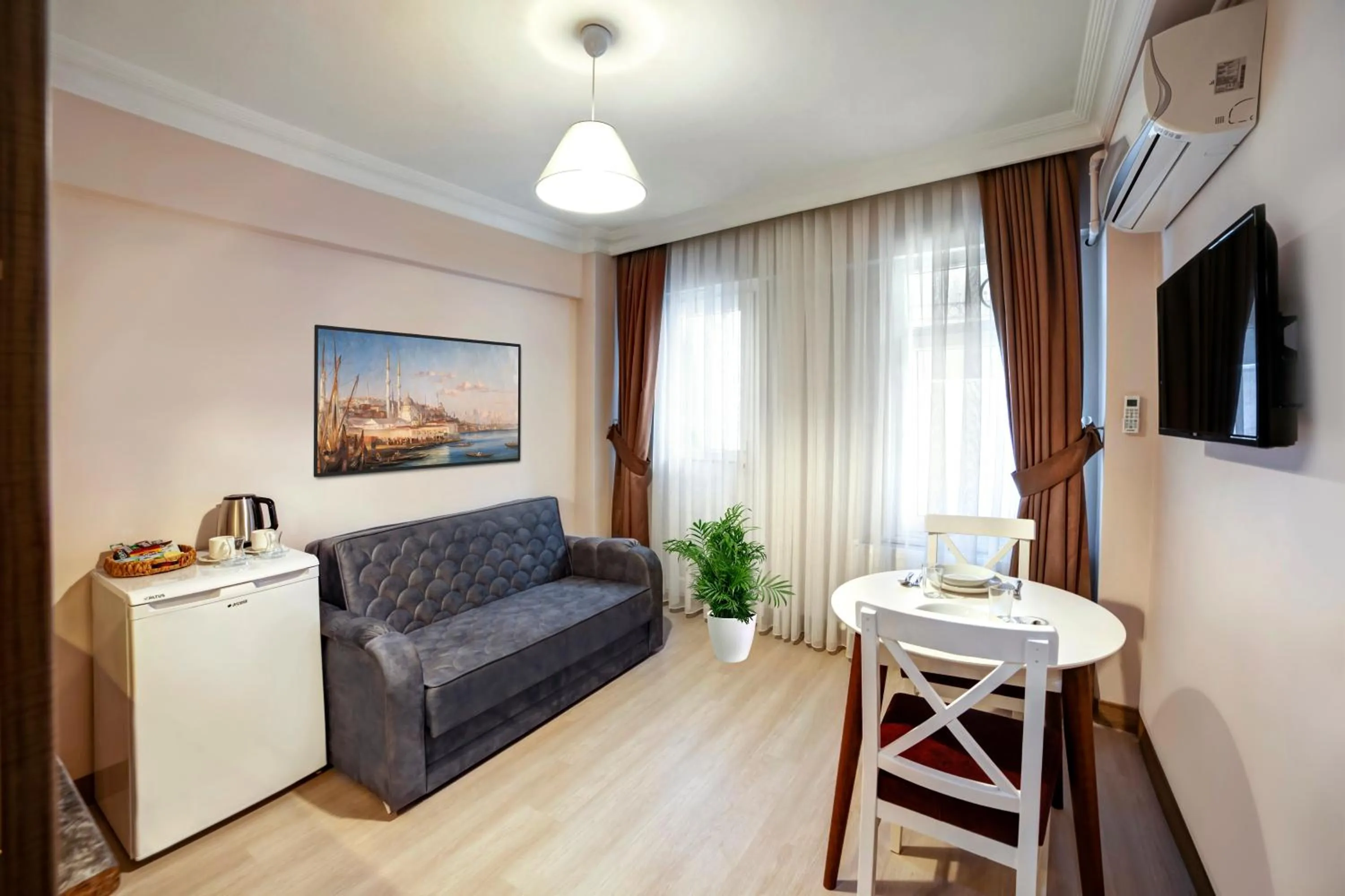 TV and multimedia in SEVEN ROSES APART HOTEL