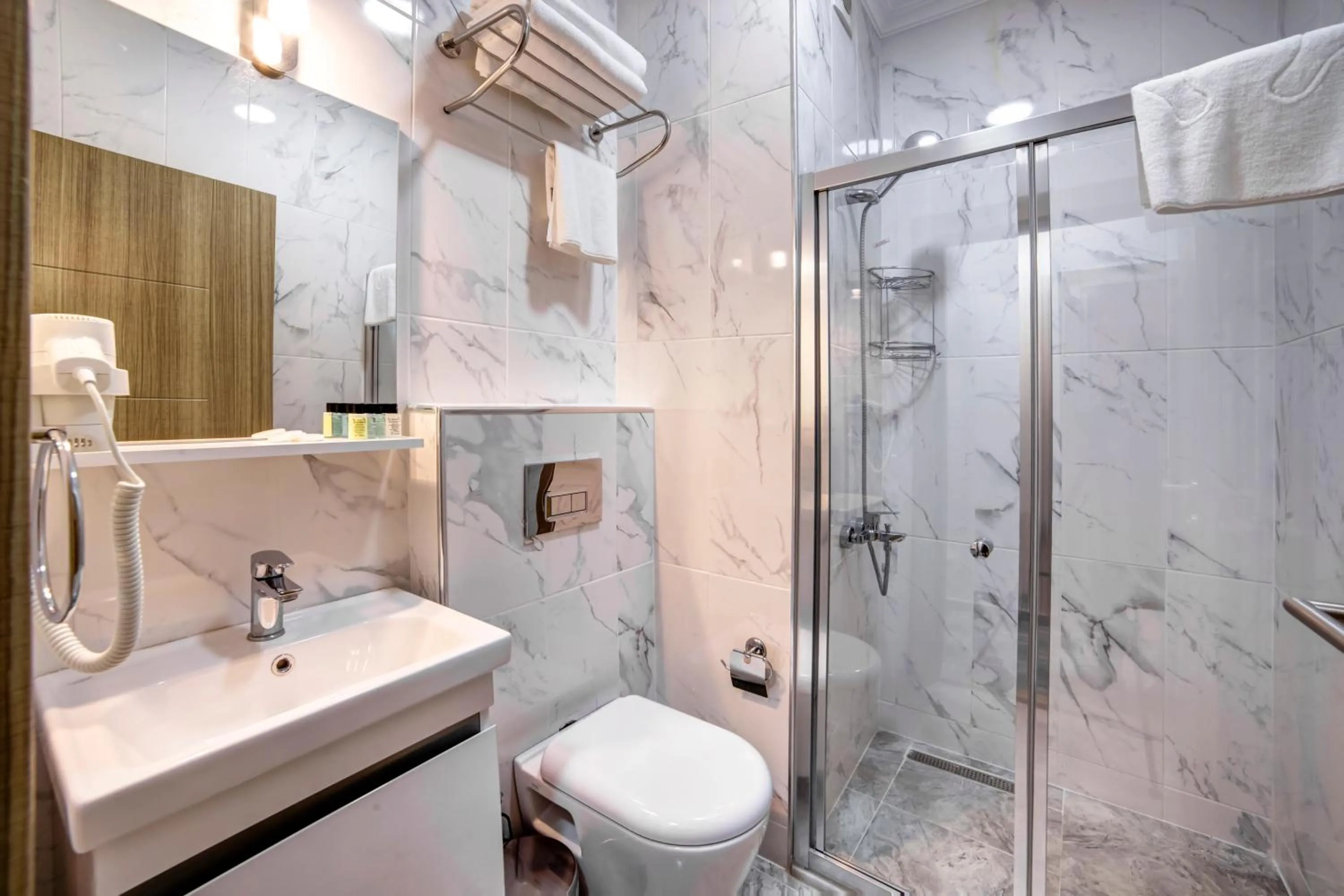 Bathroom in SEVEN ROSES APART HOTEL