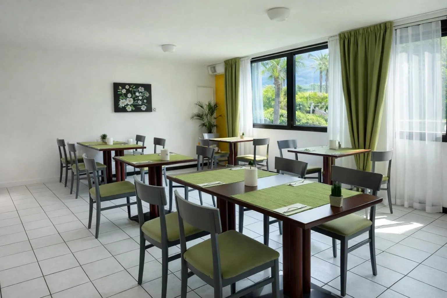 Restaurant/places to eat in Hotel Nessi Locarno