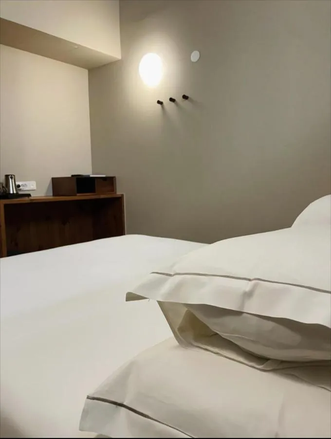 Small Double Room in Outsite Porto Mouco