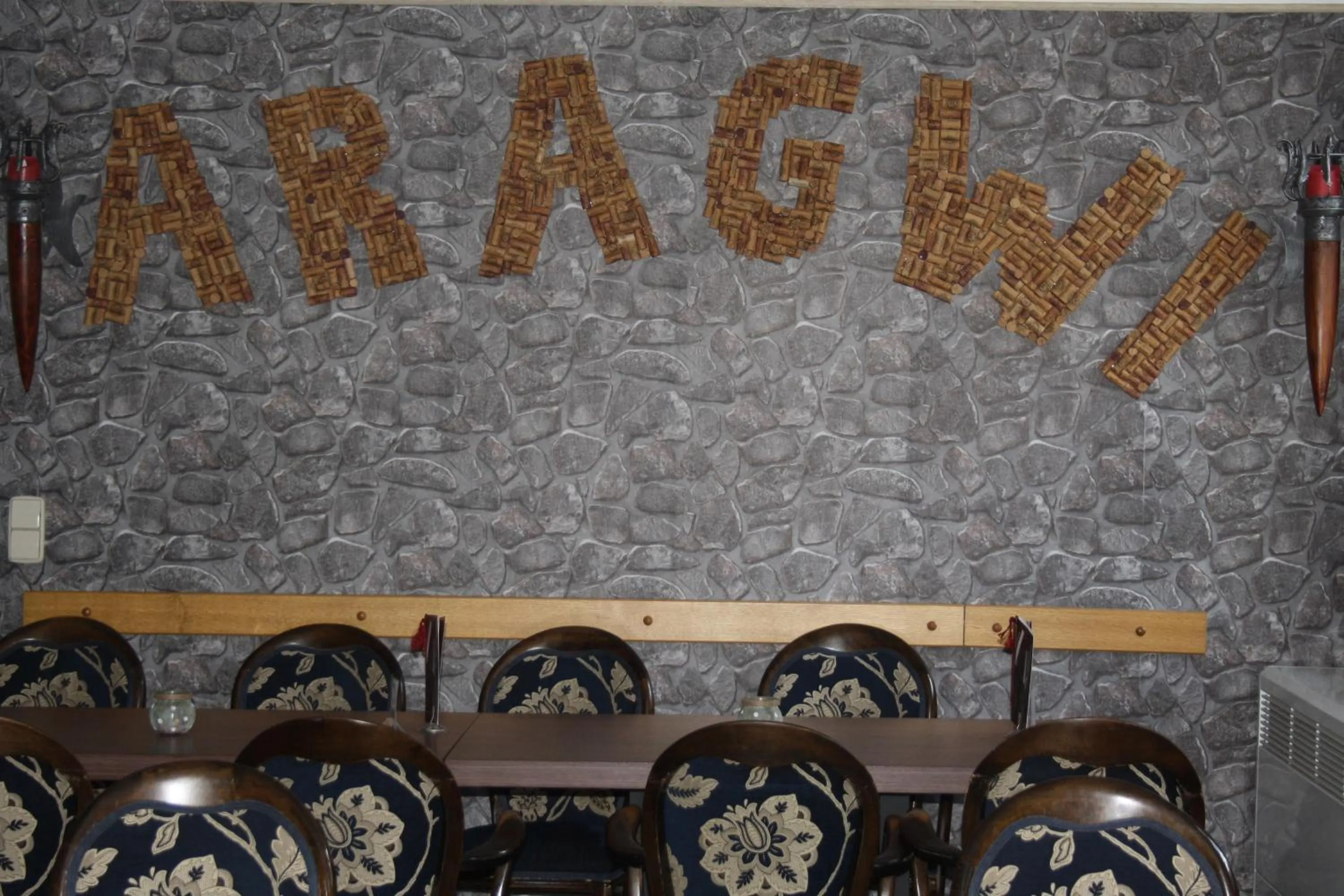 Restaurant/places to eat in Hotel & Restaurant Aragwi