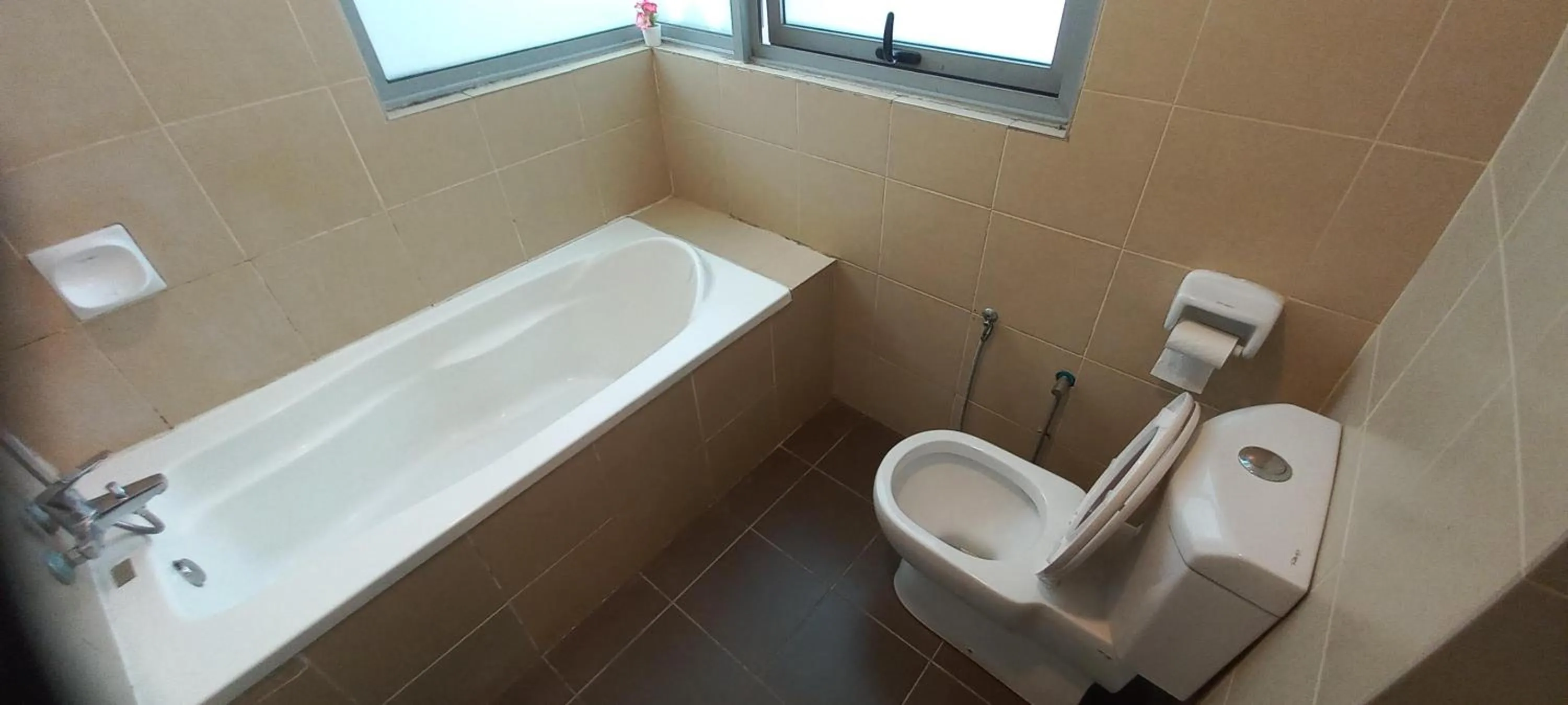 Bath in One Maxim Residence at Taragon