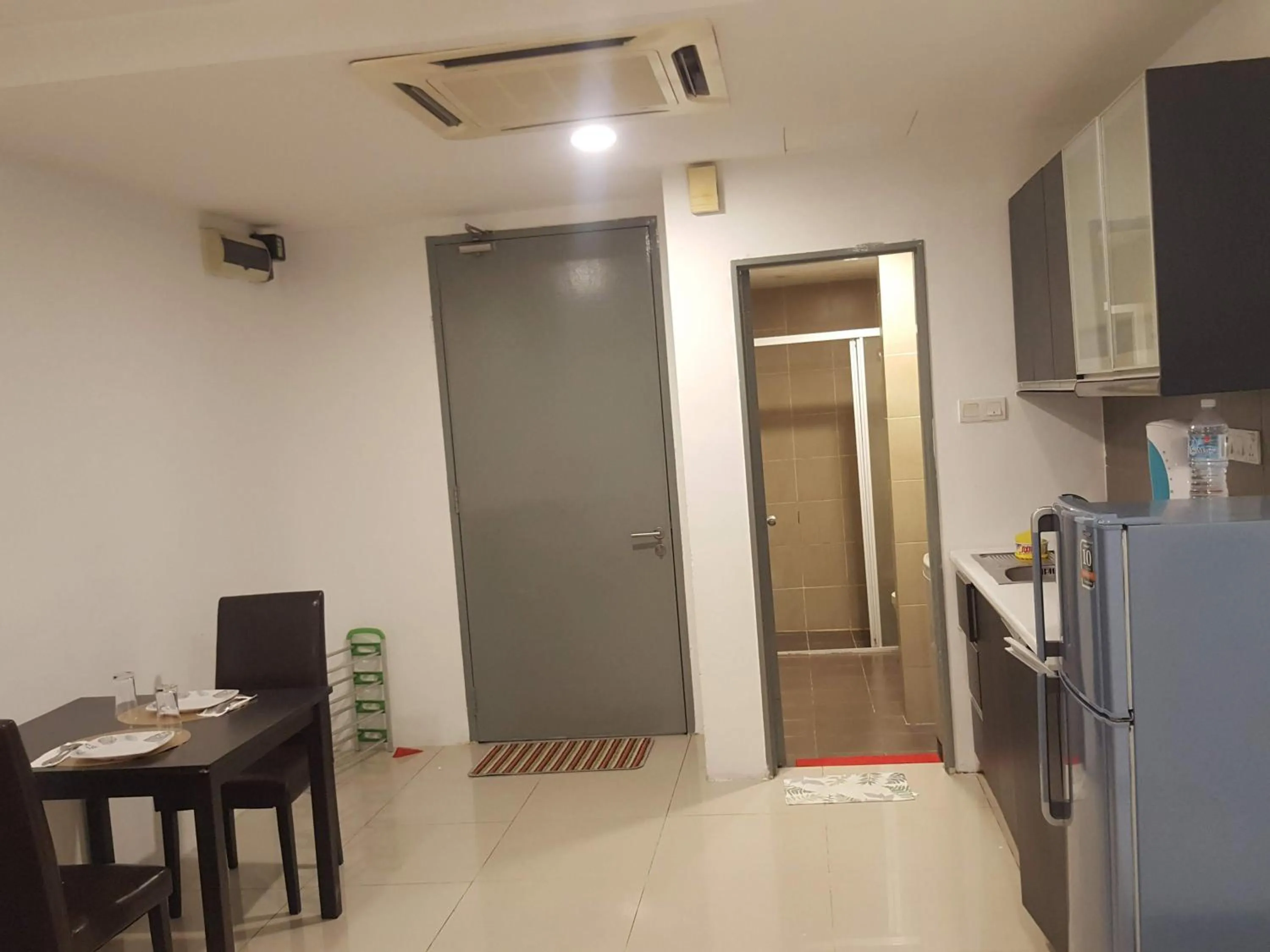 Dining area in One Maxim Residence at Taragon