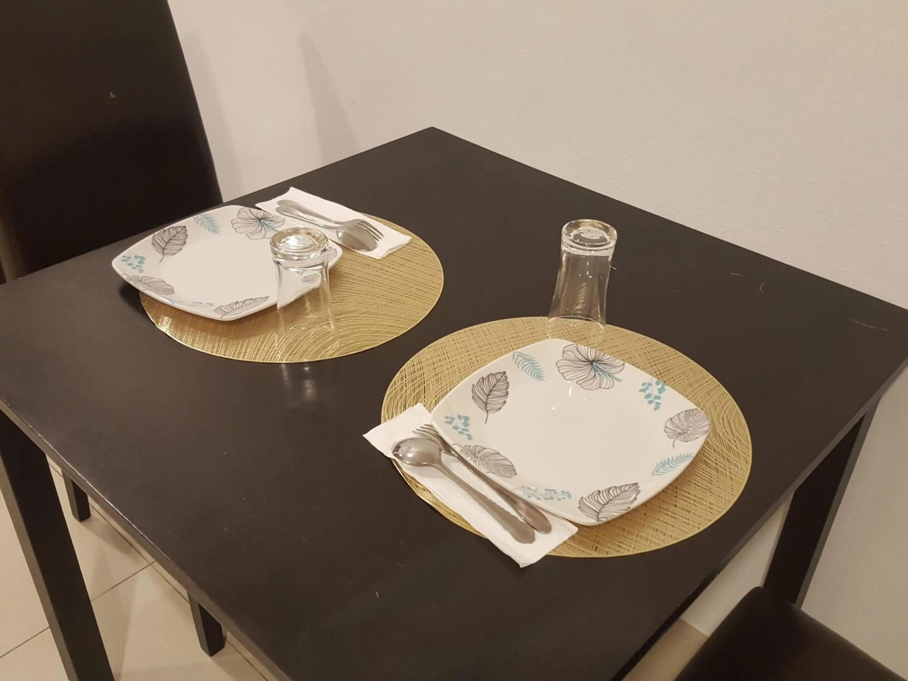 Dining area in One Maxim Residence at Taragon