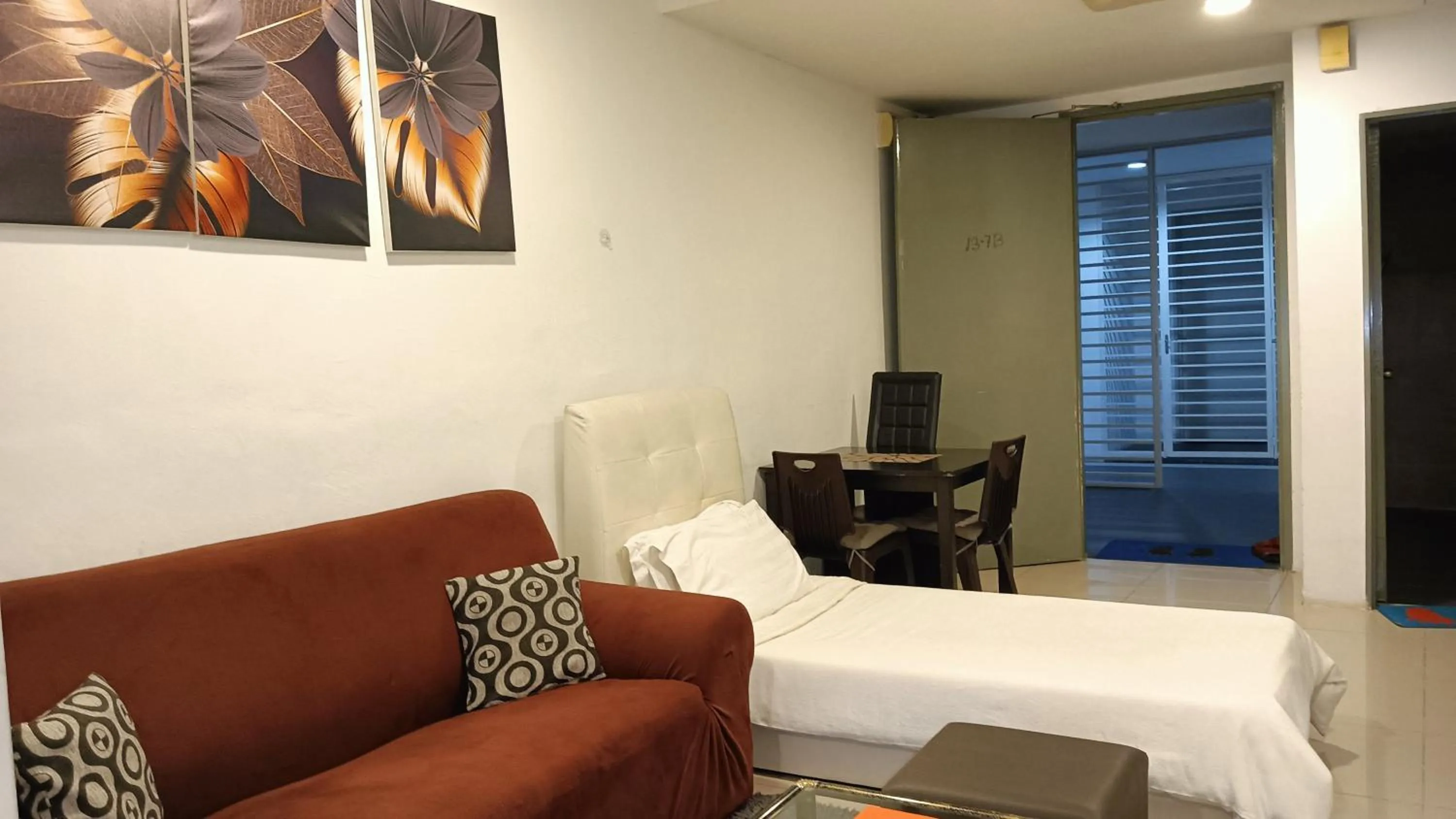 Living room in One Maxim Residence at Taragon