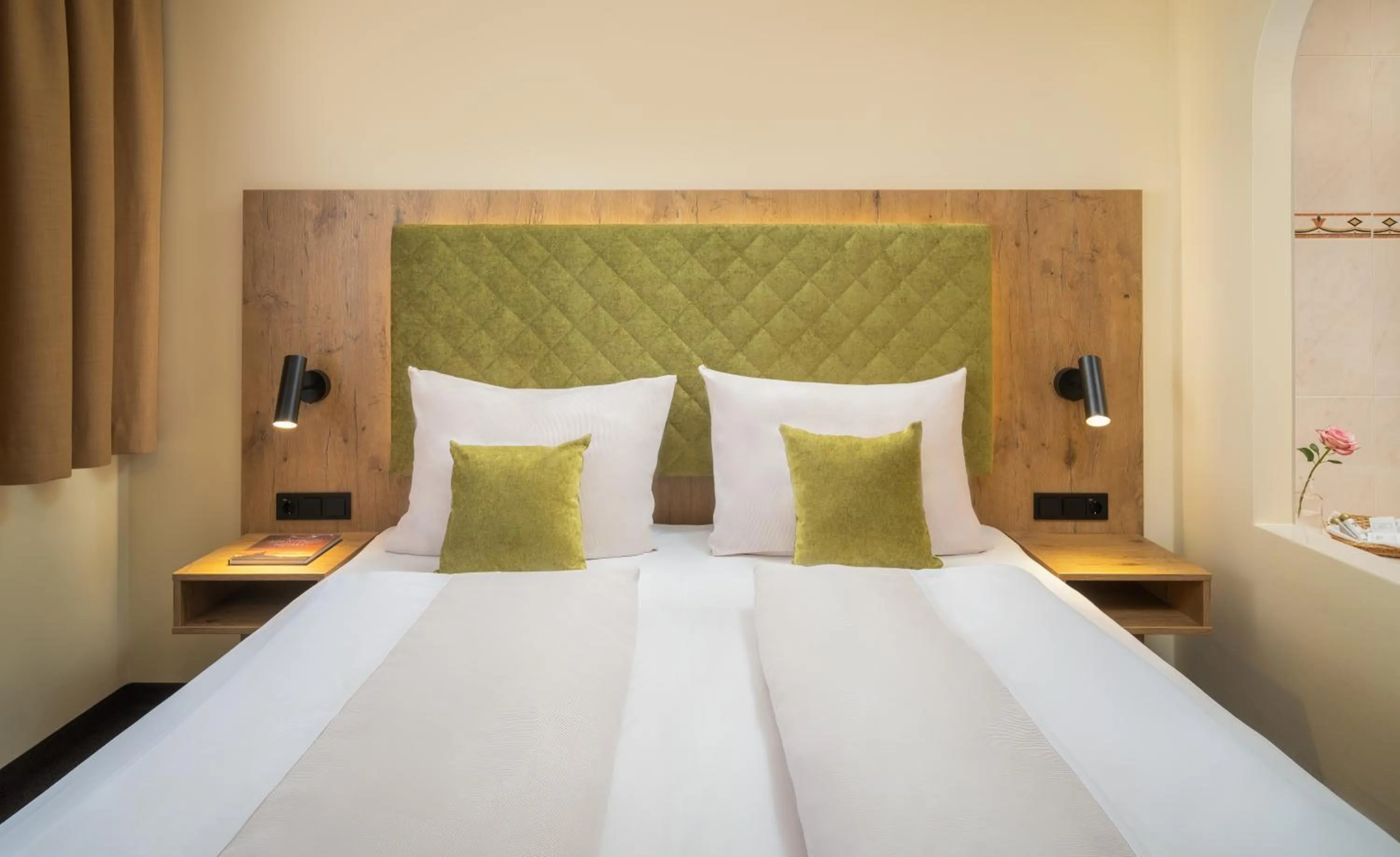 Photo of the whole room, Bed in Hotel Vitaloase zu den drei Brüdern