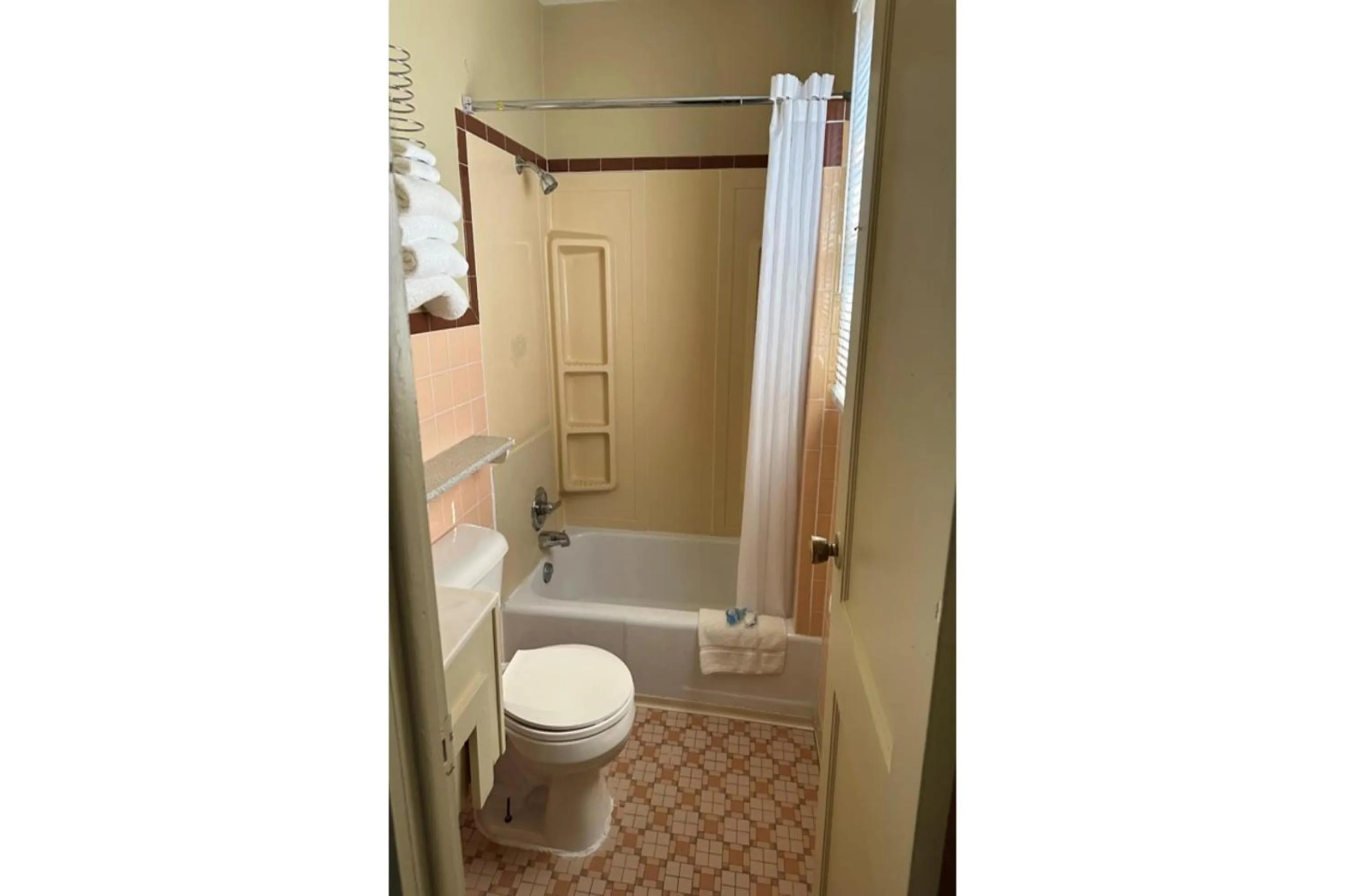 Bathroom in Love Hotels Murdo by OYO on Interstate 90