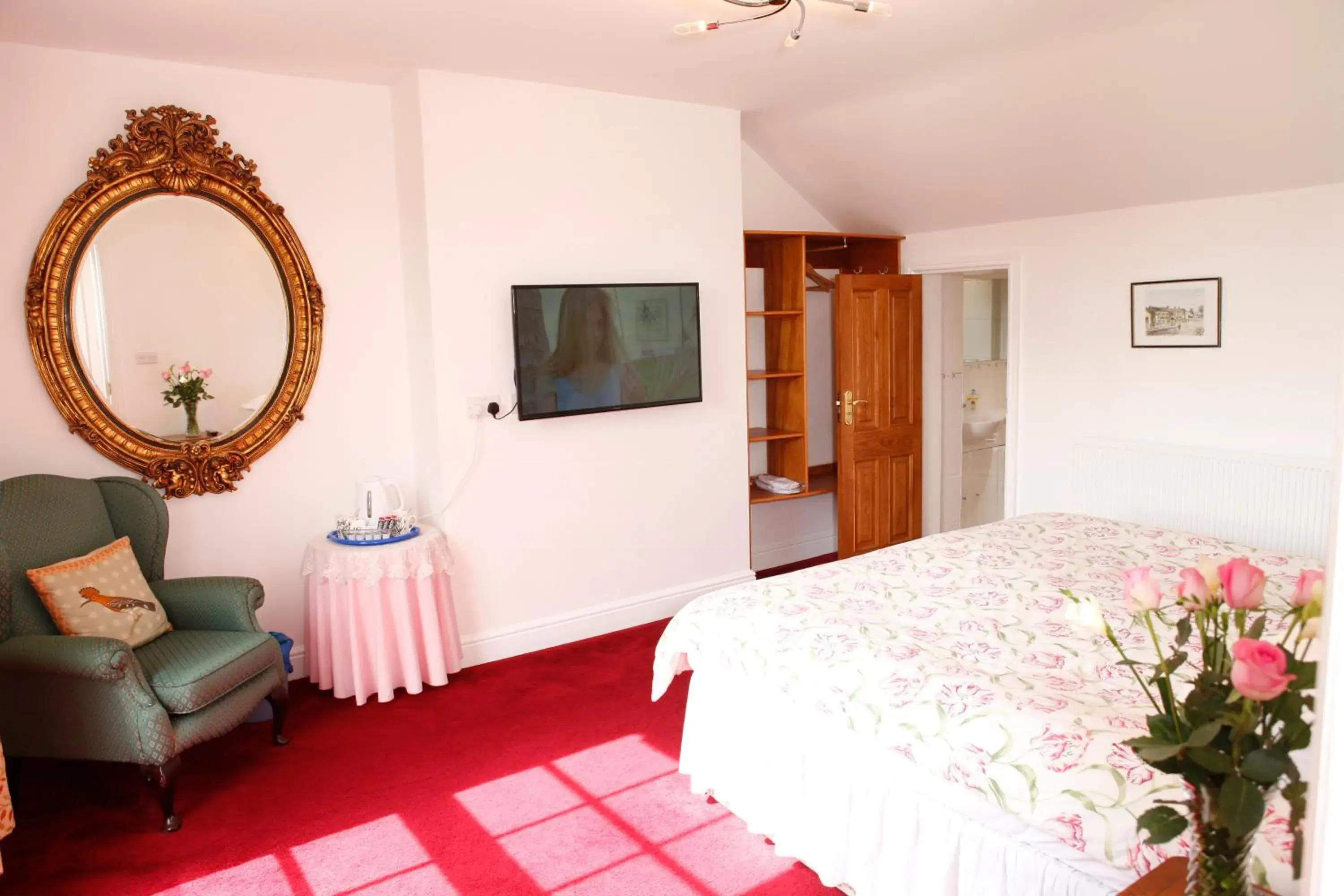 Deluxe King Room in Swan Guest House LONDON - HEATHROW Deluxe King Room in Swan Guest House LONDON - HEATHROW