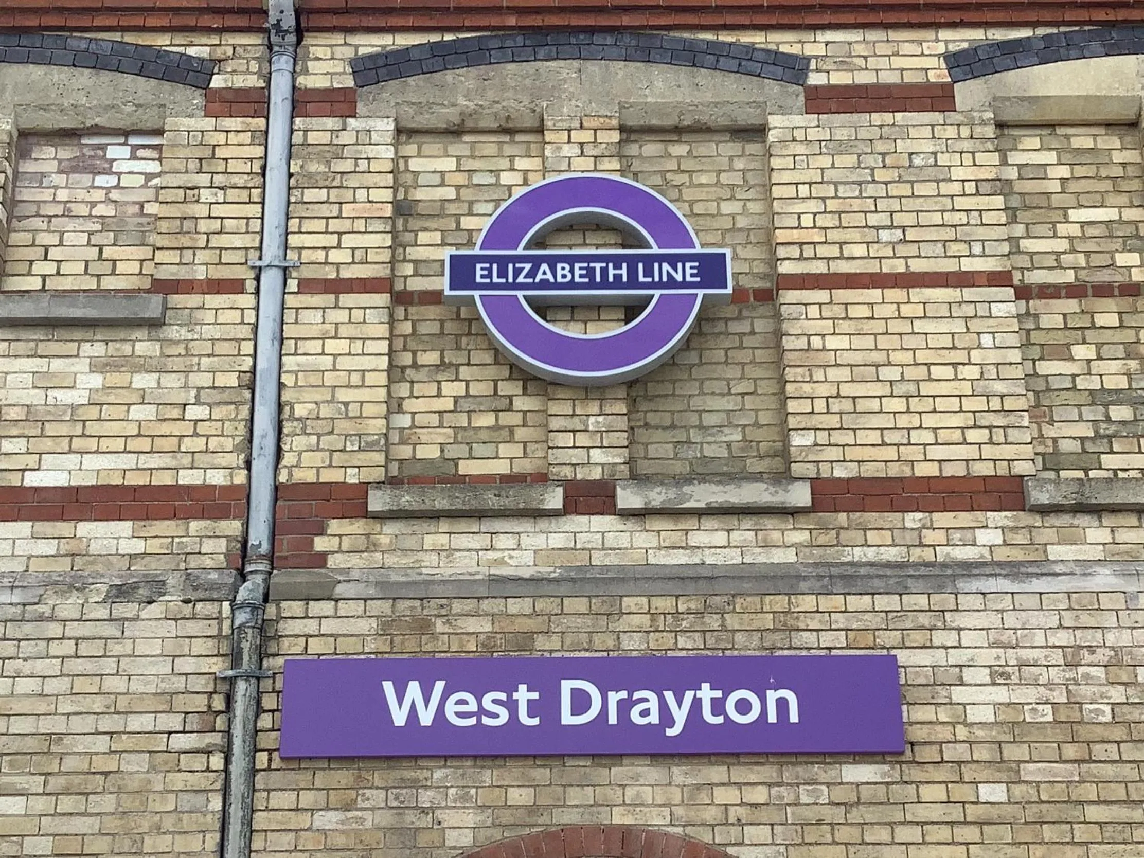 Property building in Swan Guest House LONDON - HEATHROW