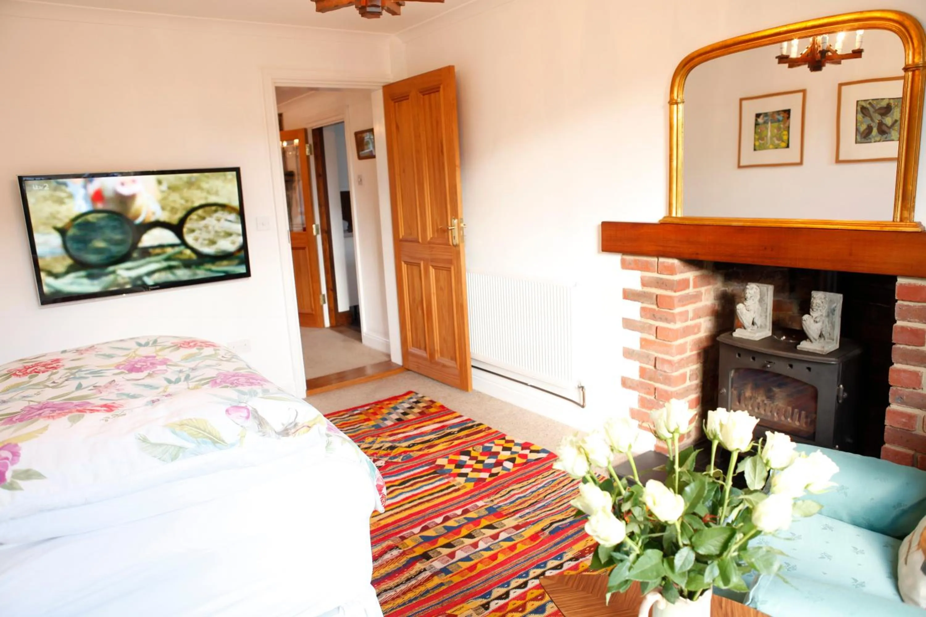 Property building, Bed in Swan Guest House LONDON - HEATHROW