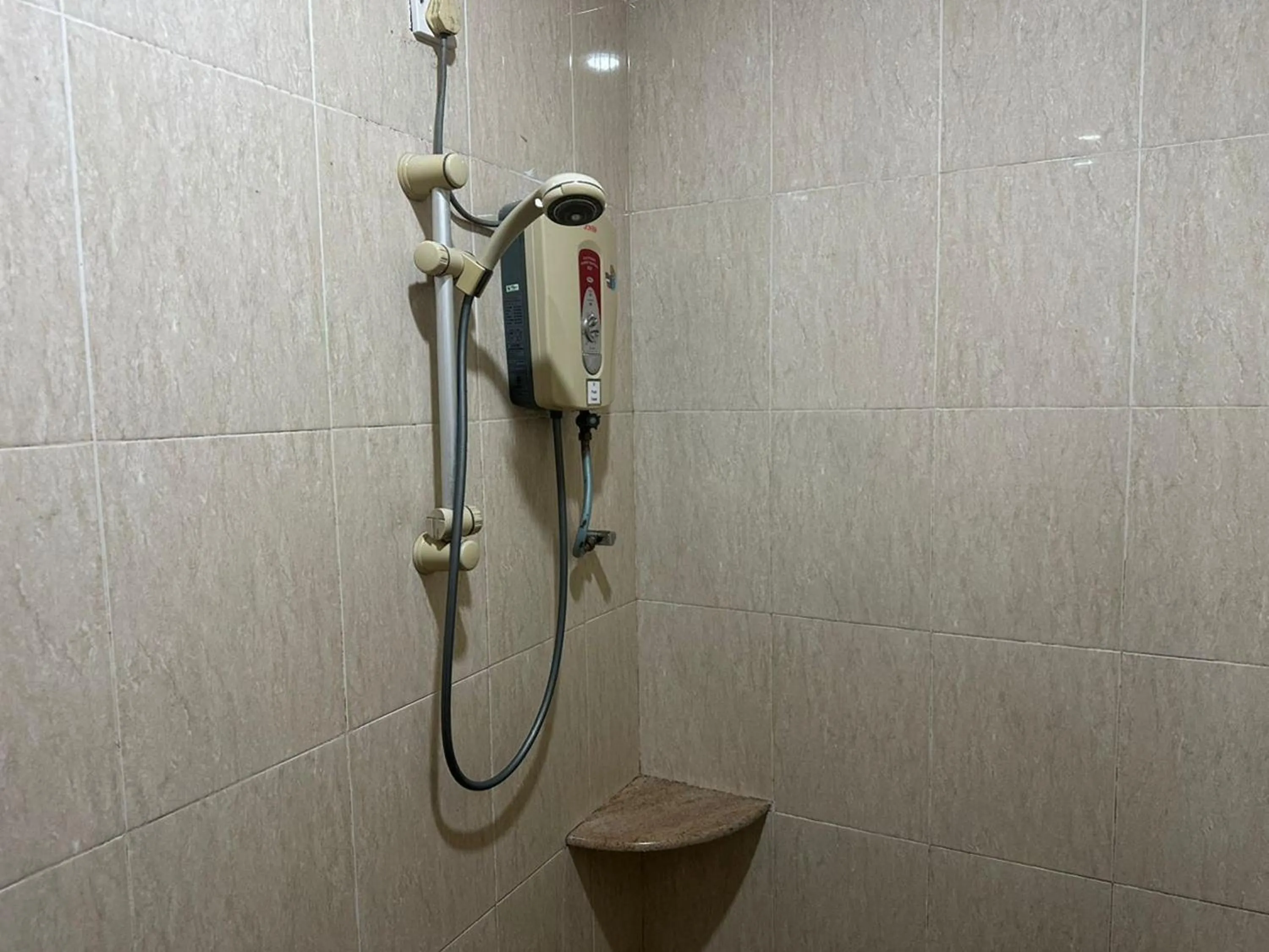 Bathroom in Glistar Hotel