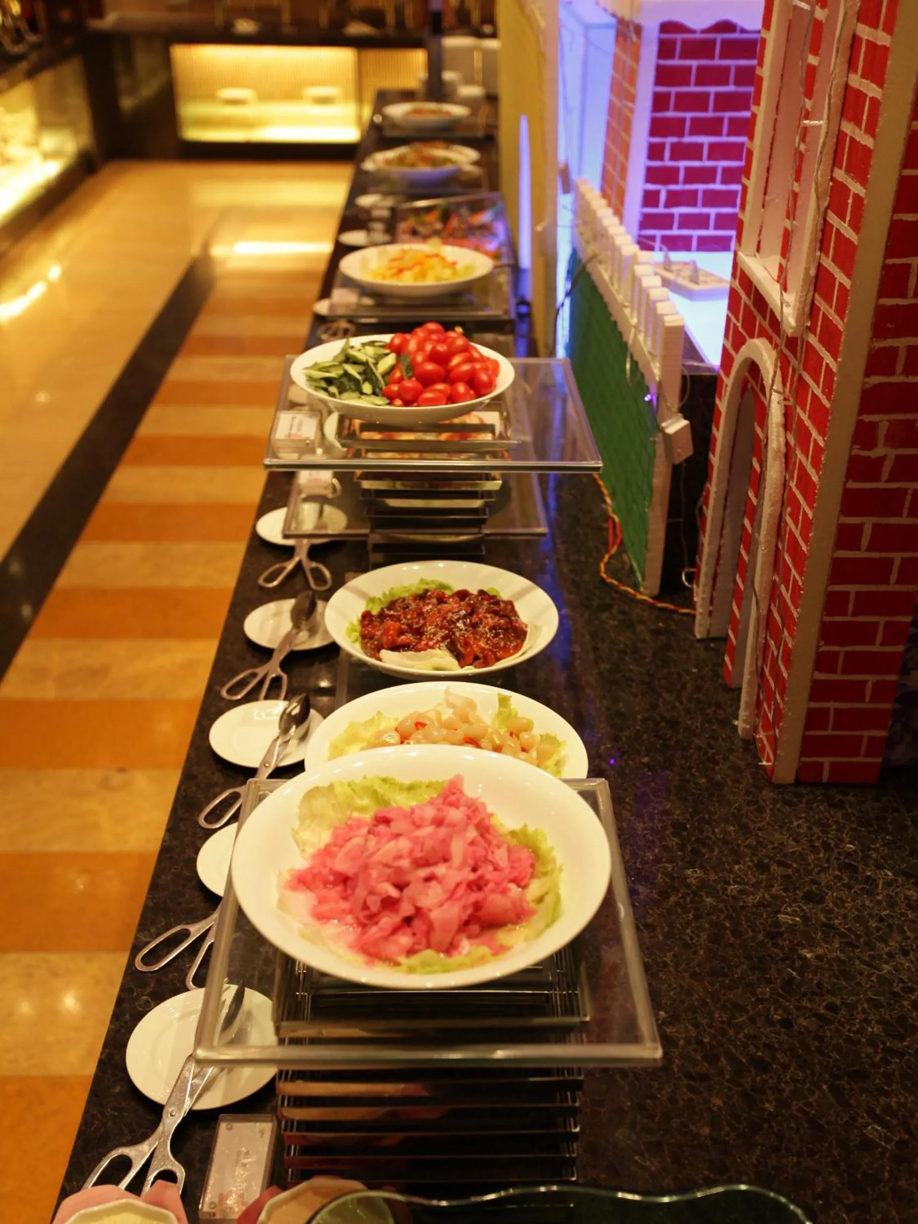 Restaurant/places to eat in Grand Royal Hotel