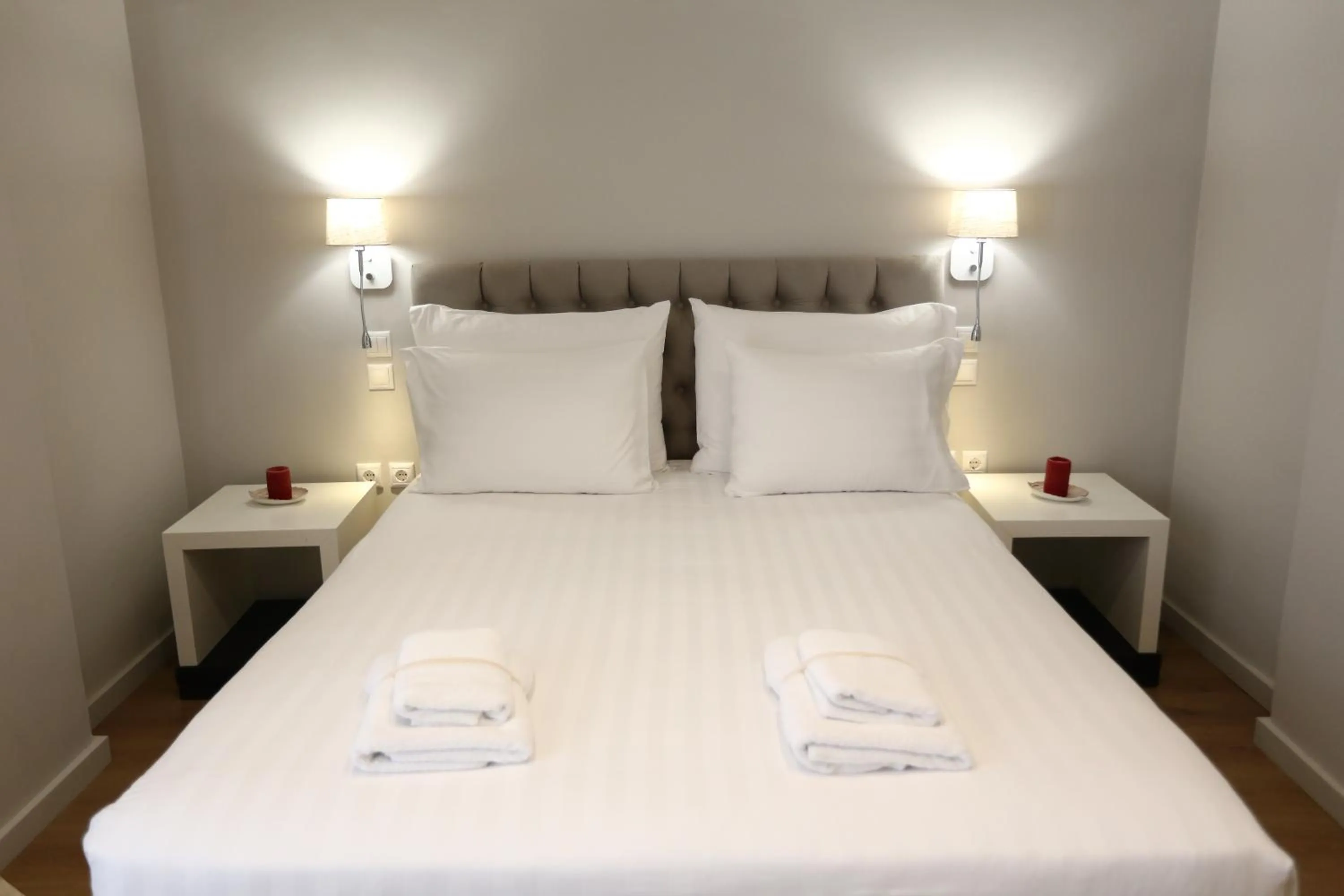 Bed in 1900 ATHENIAN HOUSE